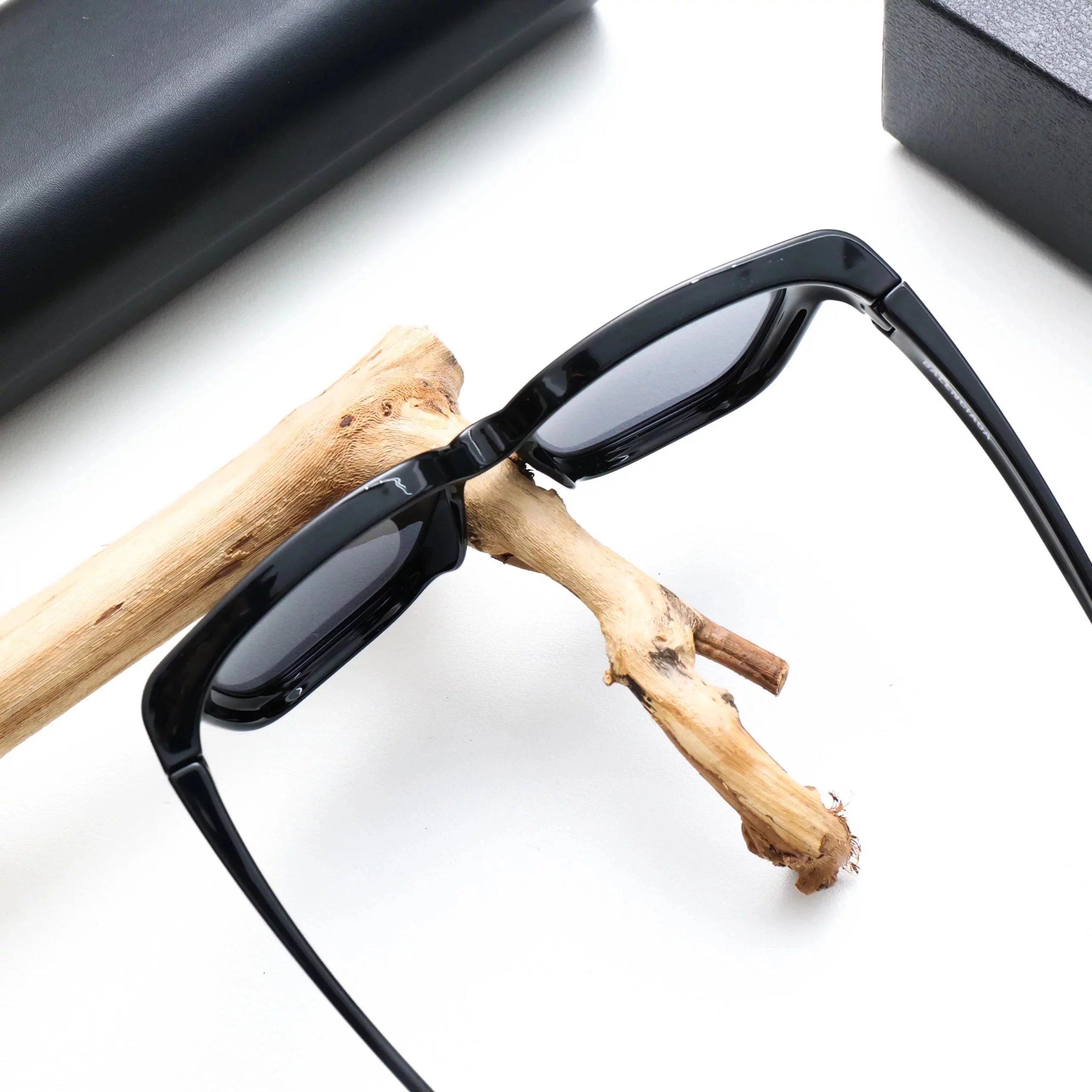 Item ID 8404 BLCG sunglasses -2023 New style - Lightweight futuristic sunglasses -