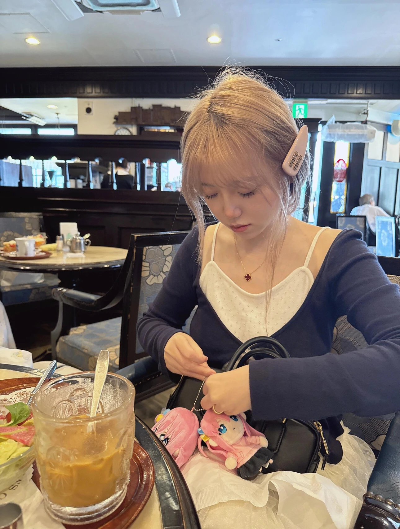 Item ID 8381 M1u-M1u- Miu Miu -2023FW- Pink patent leather hairpin - gold hardware