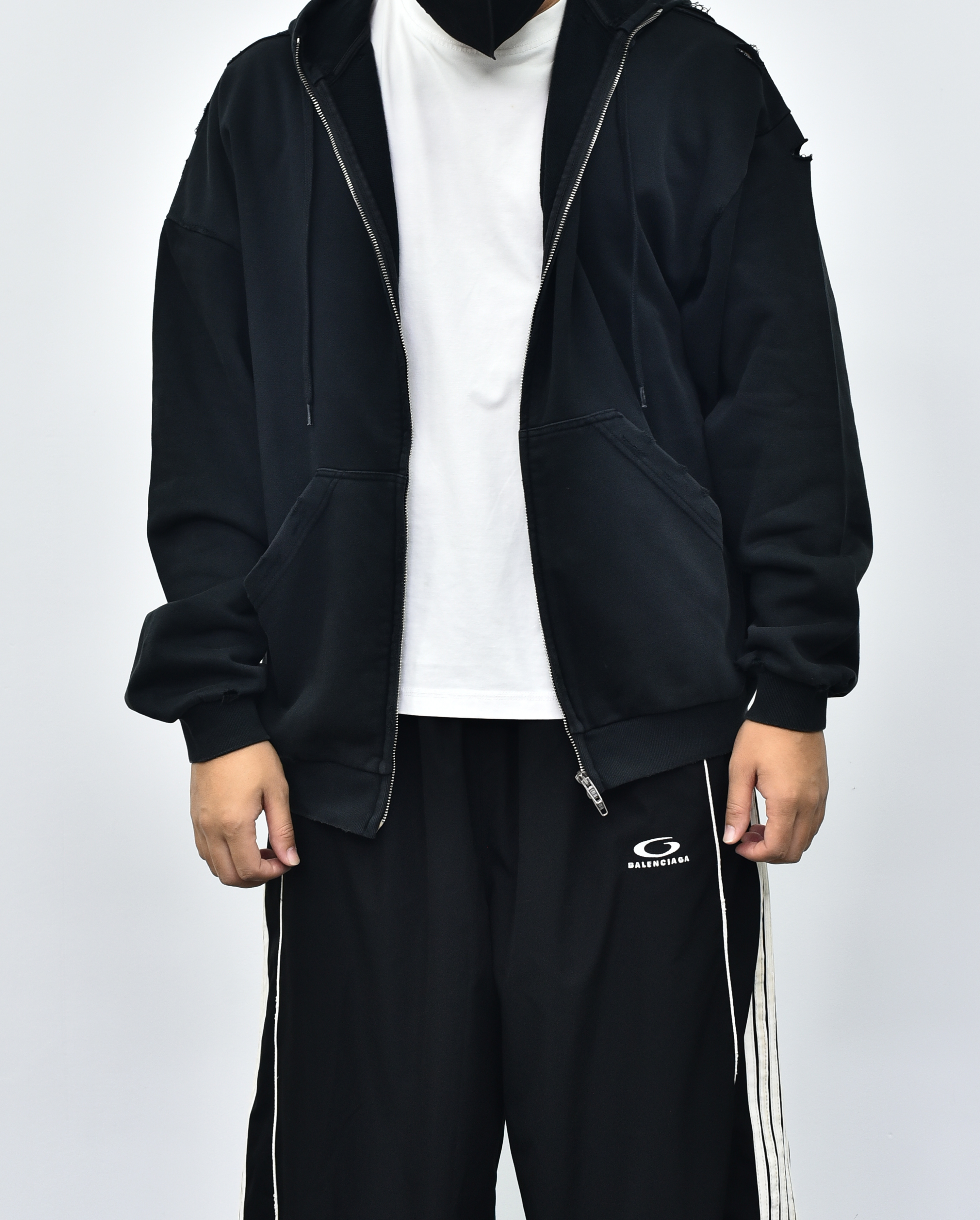 巴黎世家 做旧破洞外套