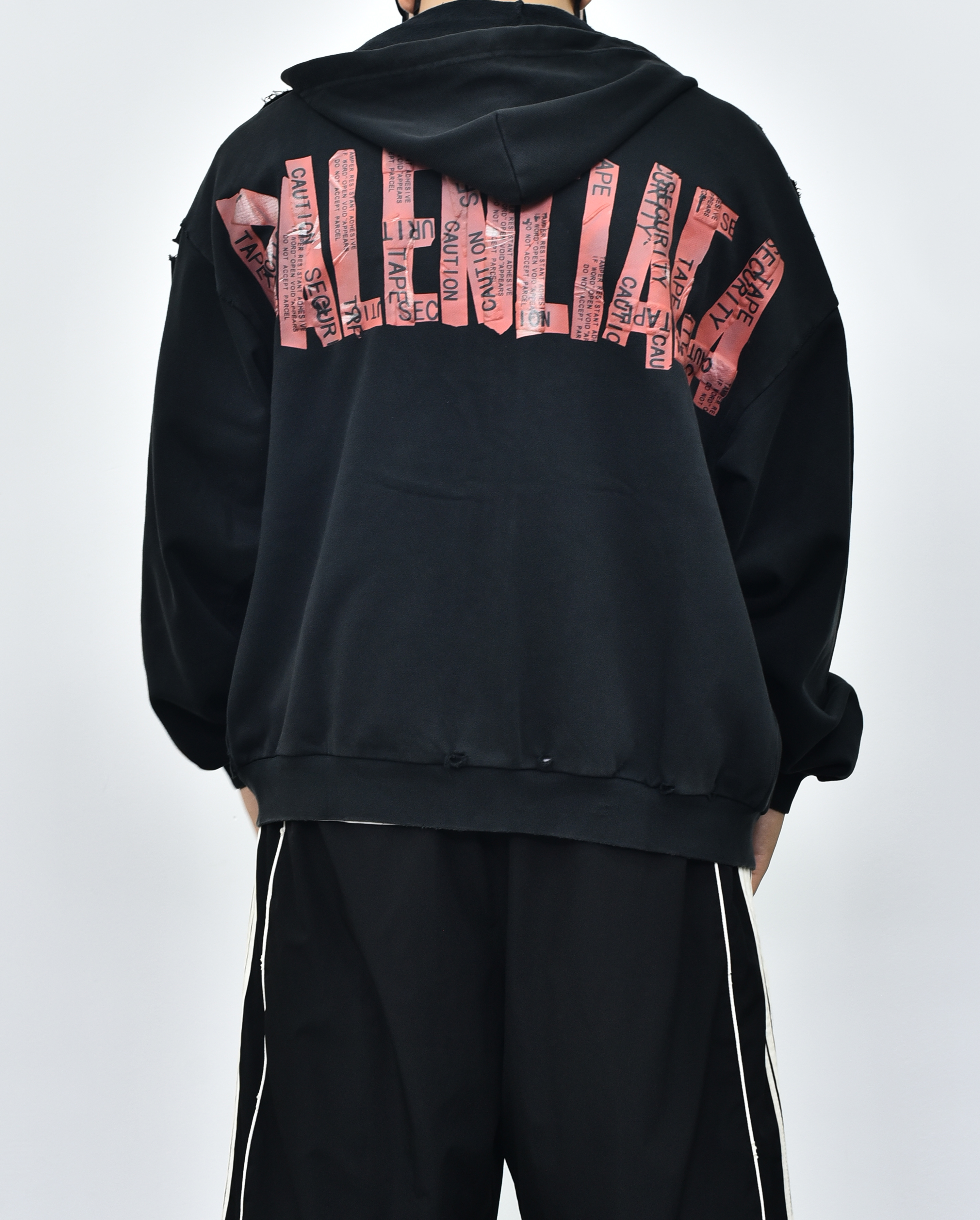 巴黎世家 做旧破洞外套