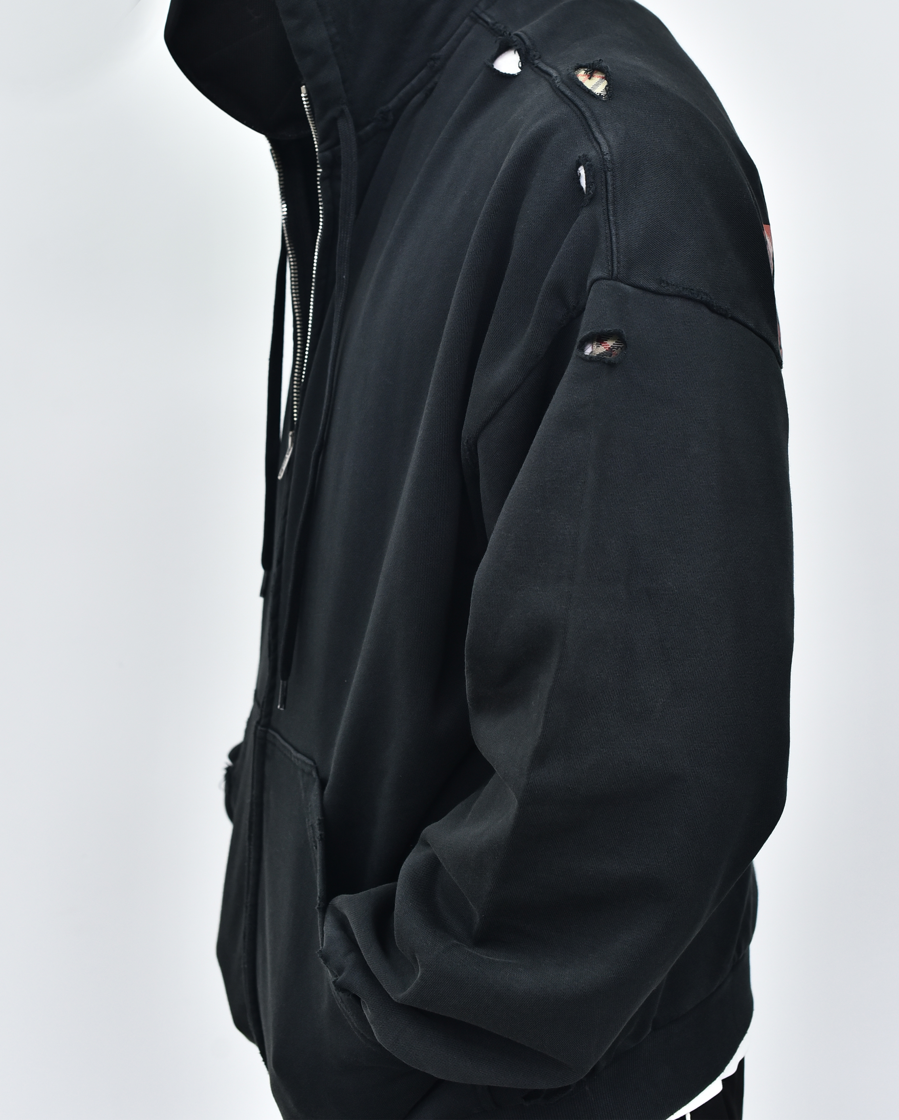 巴黎世家 做旧破洞外套