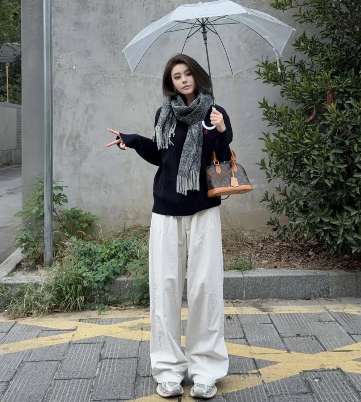 Item ID 8528 L0EWE- corner Anagram Tufted embroidered relief “90% wool blend ” men'