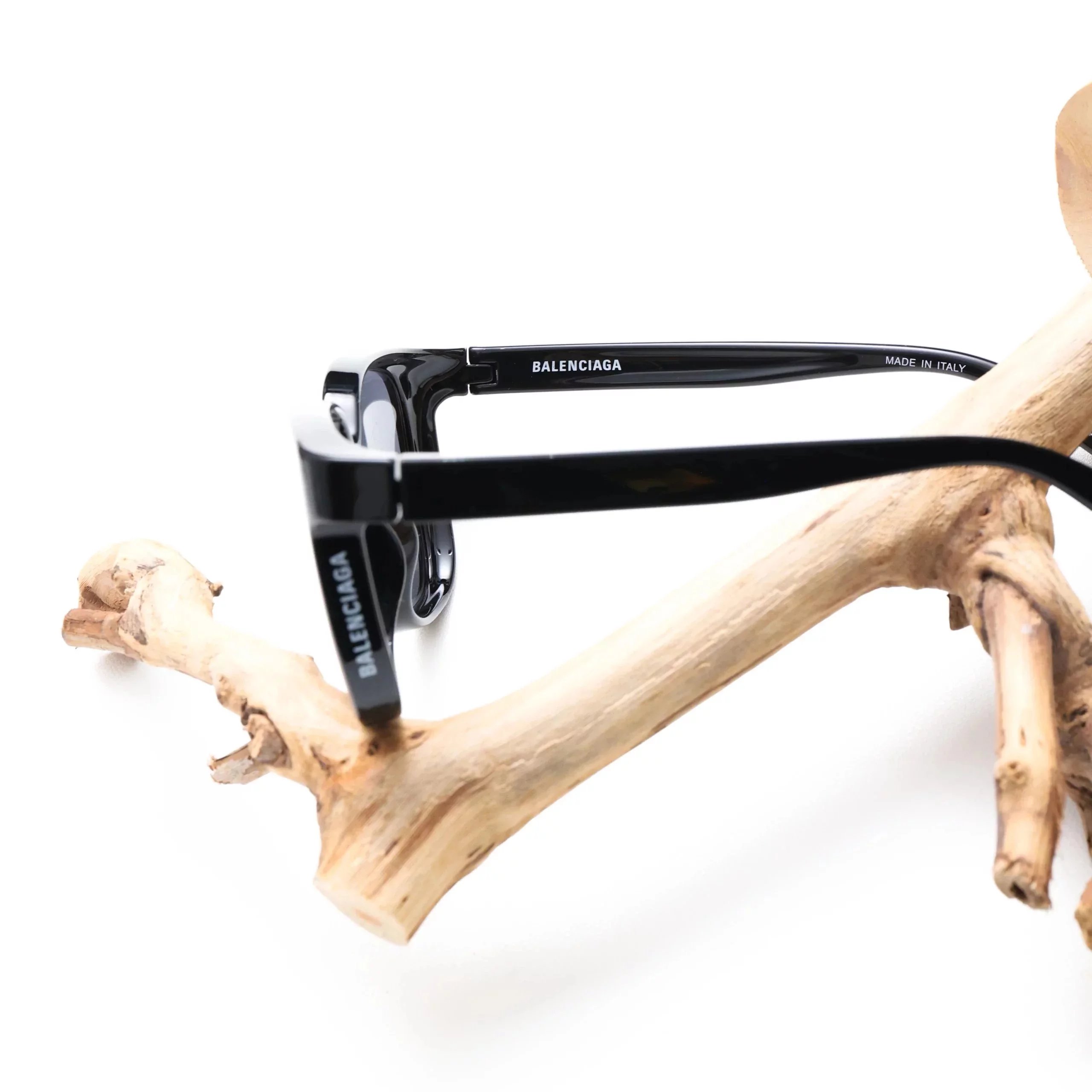 Item ID 8404 BLCG sunglasses -2023 New style - Lightweight futuristic sunglasses -