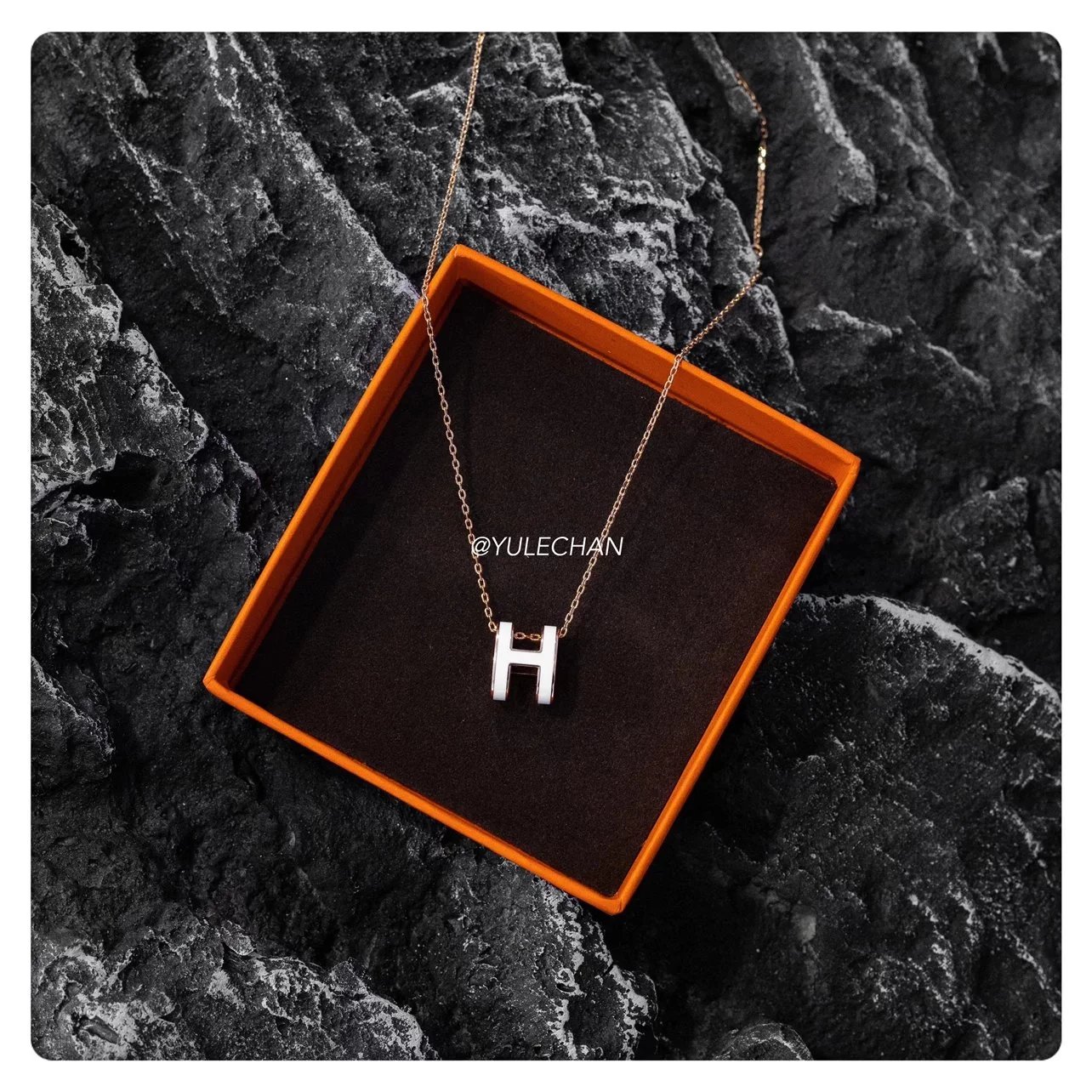 Item ID 8380 H letter necklace -mini letter pendant - rose gold necklace - clavicle