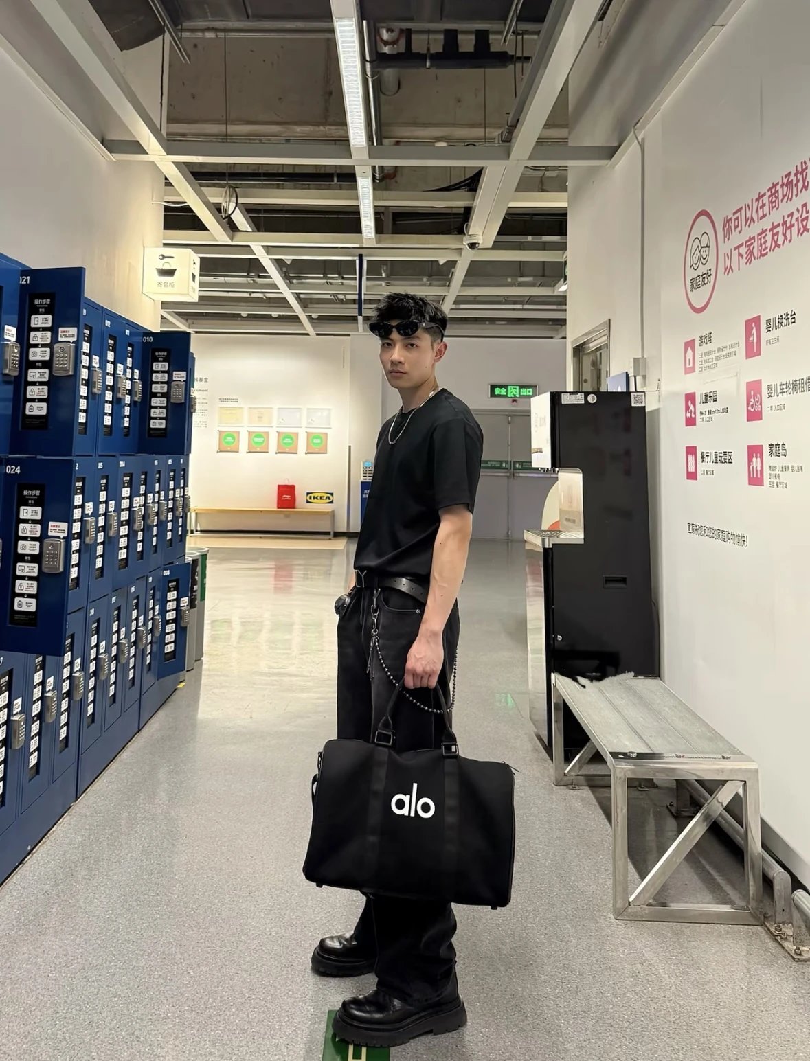 Item ID 8446 Aloyoga large capacity classic chloroprene rubber handbag luggage bag