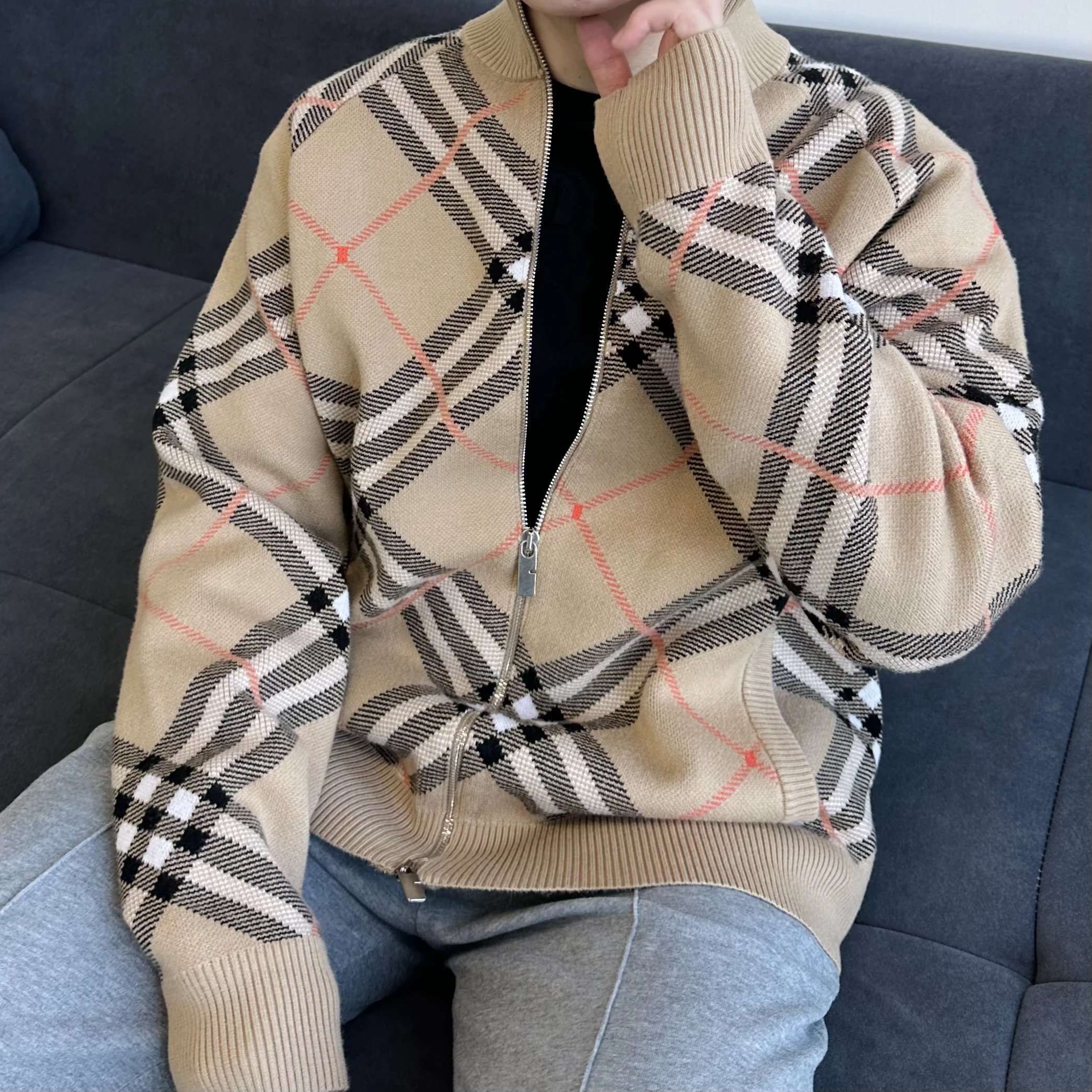 Item ID 8022 Burberr-BBR-2024ss- Classic cross diagonal pattern series - wool coat