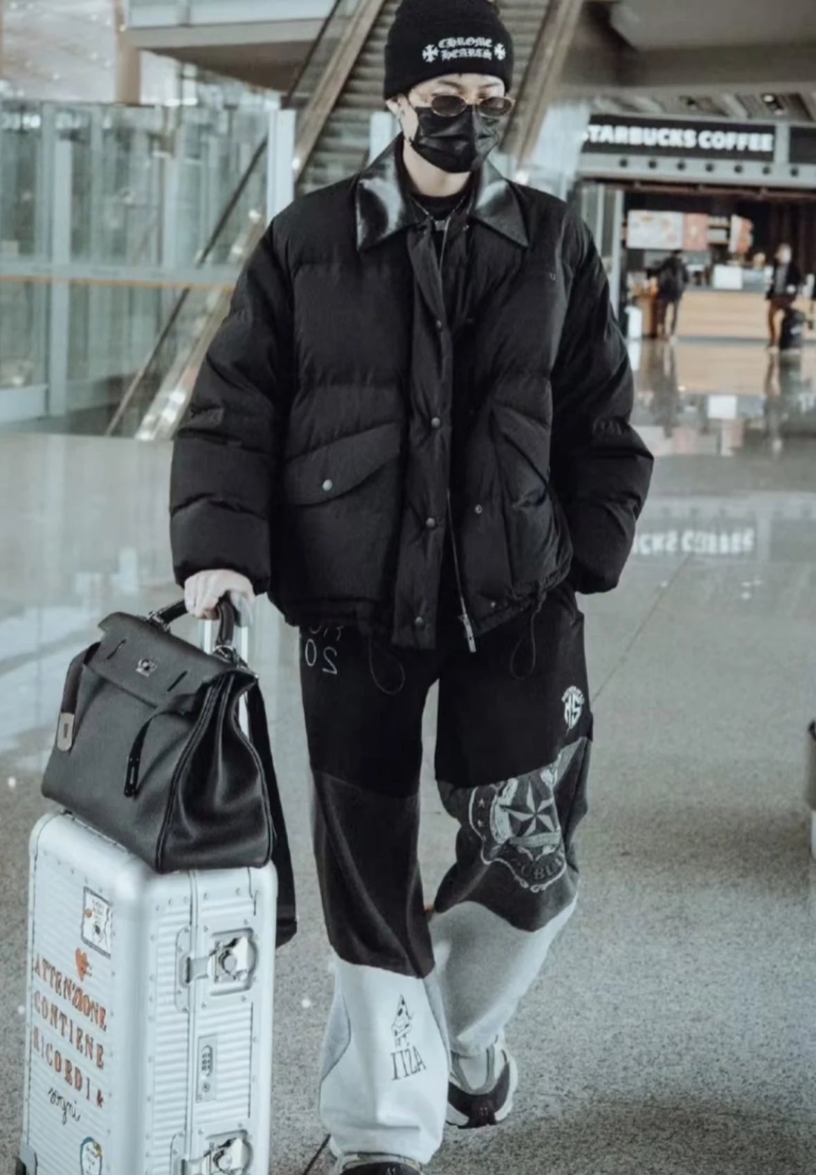 Item ID 8126 M1UM1U Miu Miu FW24“90 white duck down ” Lapel drawstring hem zipper l