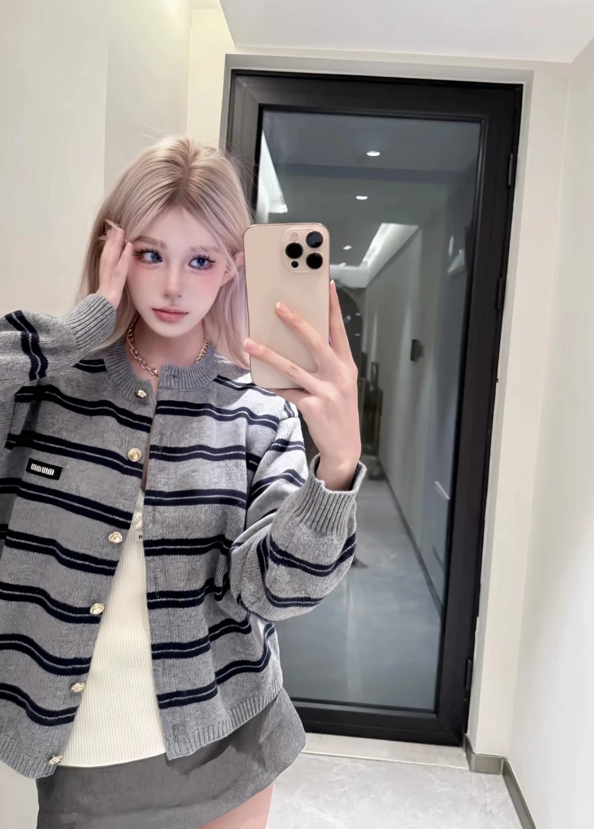 Item ID 8004 M1UM1U Miu Miu double-layer knitted logo patch cardigan with _precise