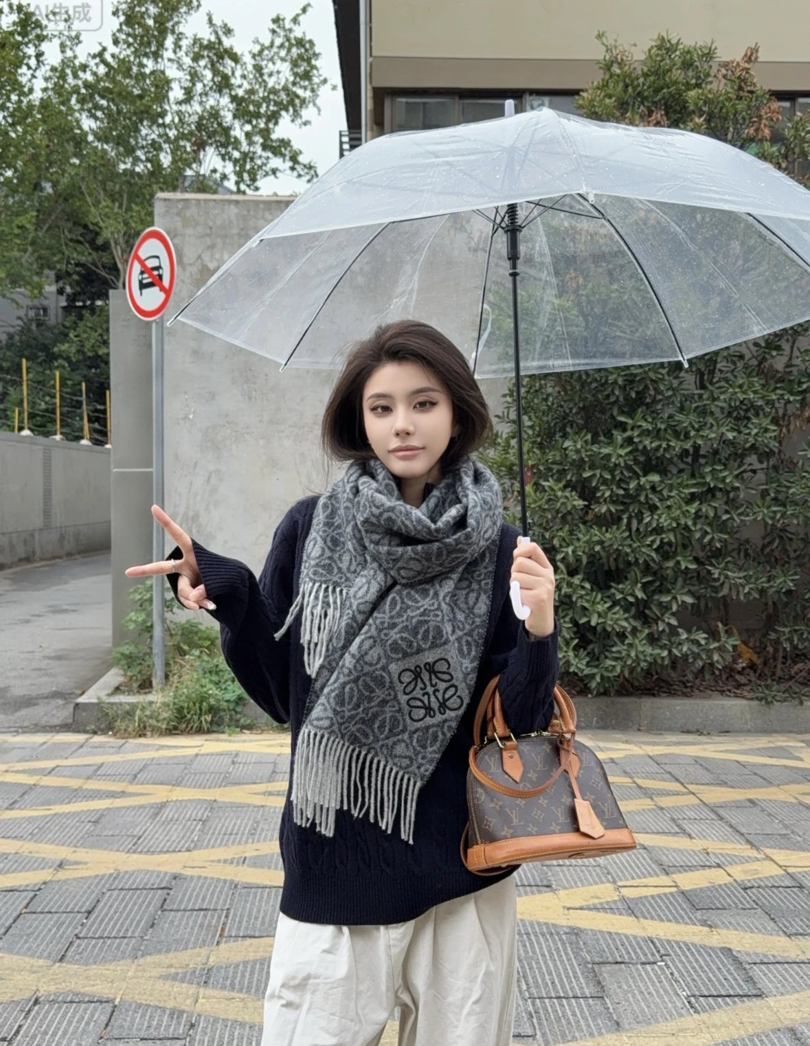 Item ID 8528 L0EWE- corner Anagram Tufted embroidered relief “90% wool blend ” men'