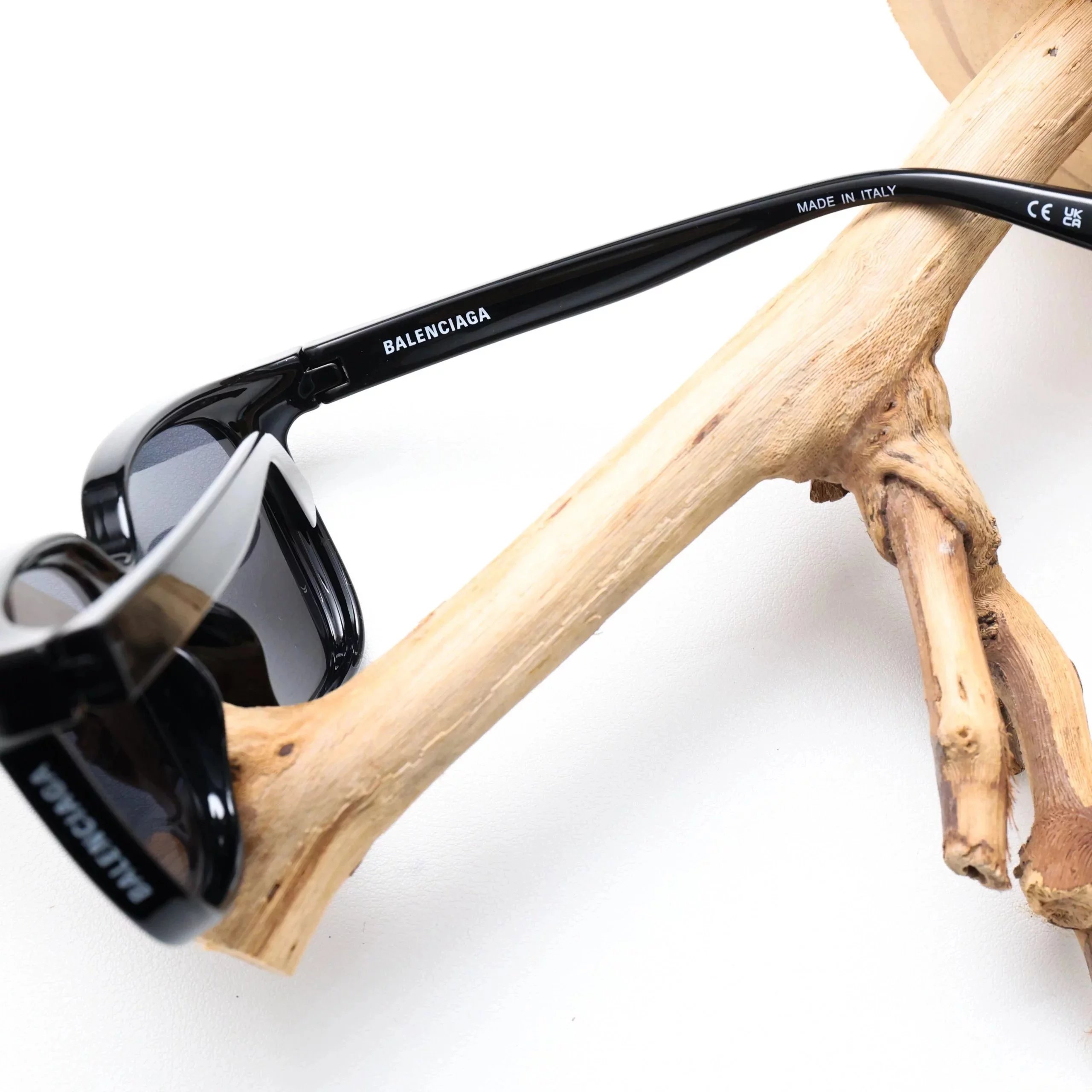 Item ID 8404 BLCG sunglasses -2023 New style - Lightweight futuristic sunglasses -