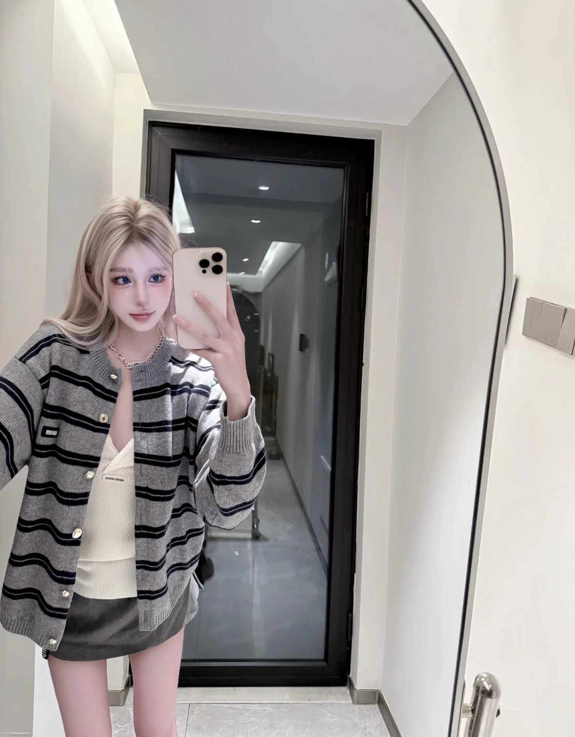Item ID 8004 M1UM1U Miu Miu double-layer knitted logo patch cardigan with _precise