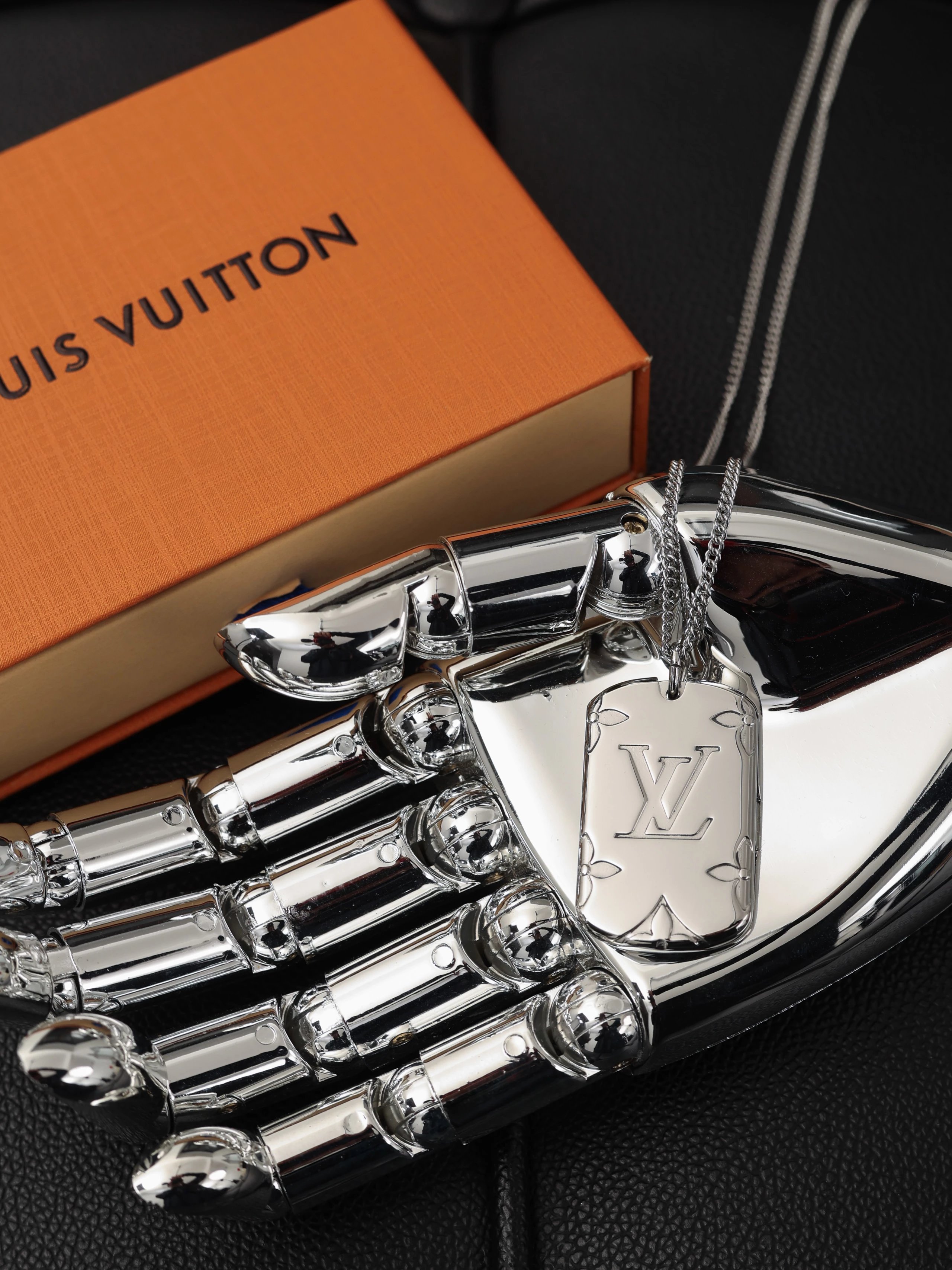 Item ID 8369 Advanced customization - Opening nameplate sweater chain - Classic - M