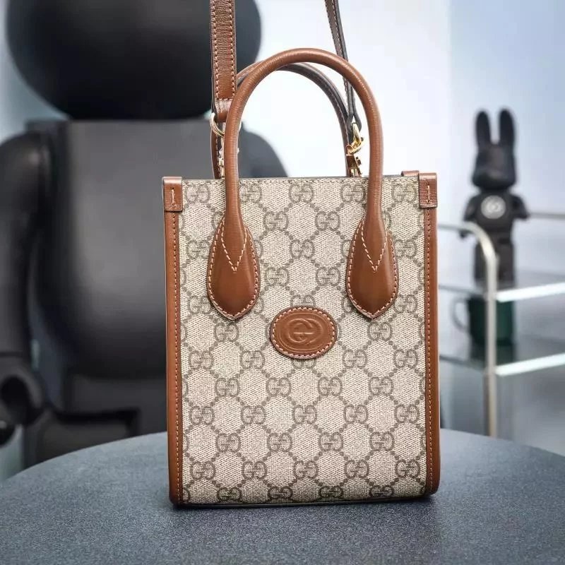 Item ID 8480 GUCCI Gucci GG-Retro Series decorated with interlocking pairs G mini t