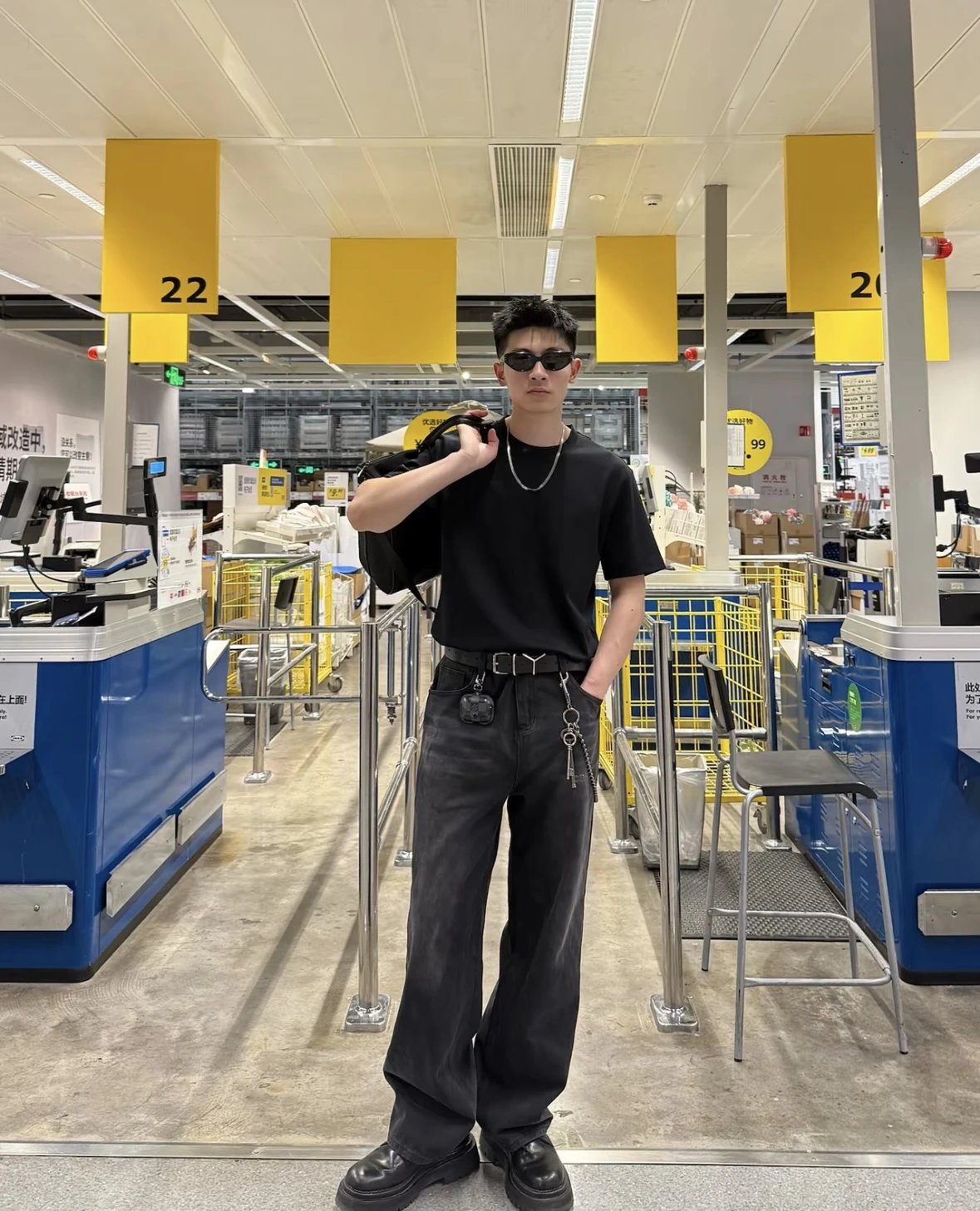 Item ID 8446 Aloyoga large capacity classic chloroprene rubber handbag luggage bag