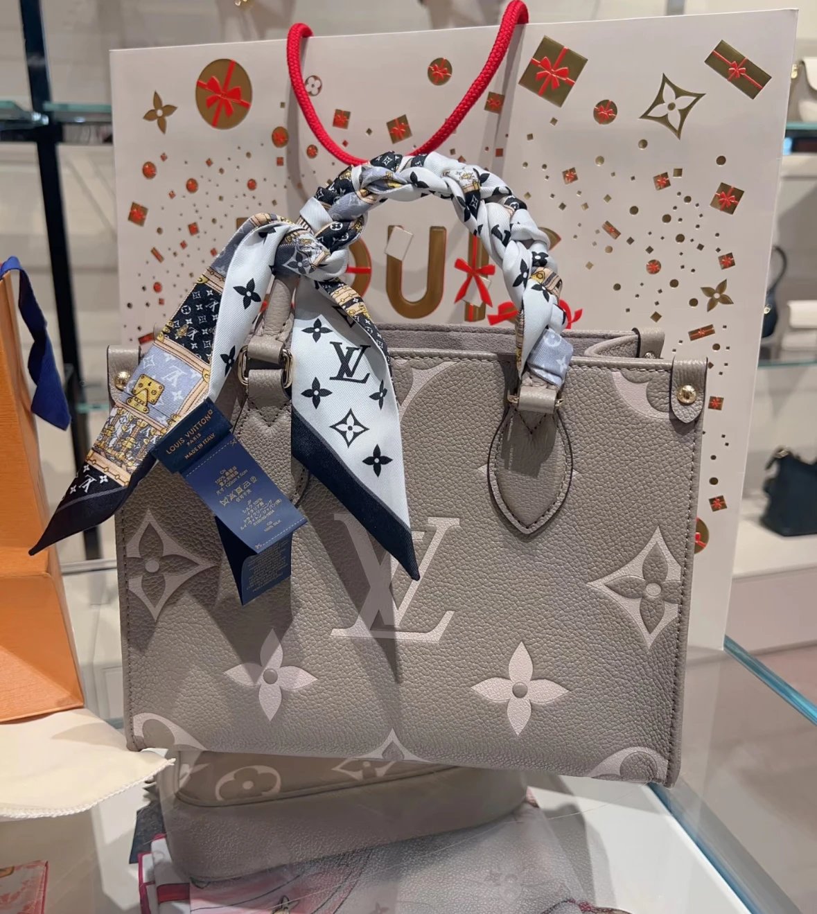 Item ID 8501 ONTHEGO-PM - Classic Old Flower Full Print - Cow Leather - Jungle Bag