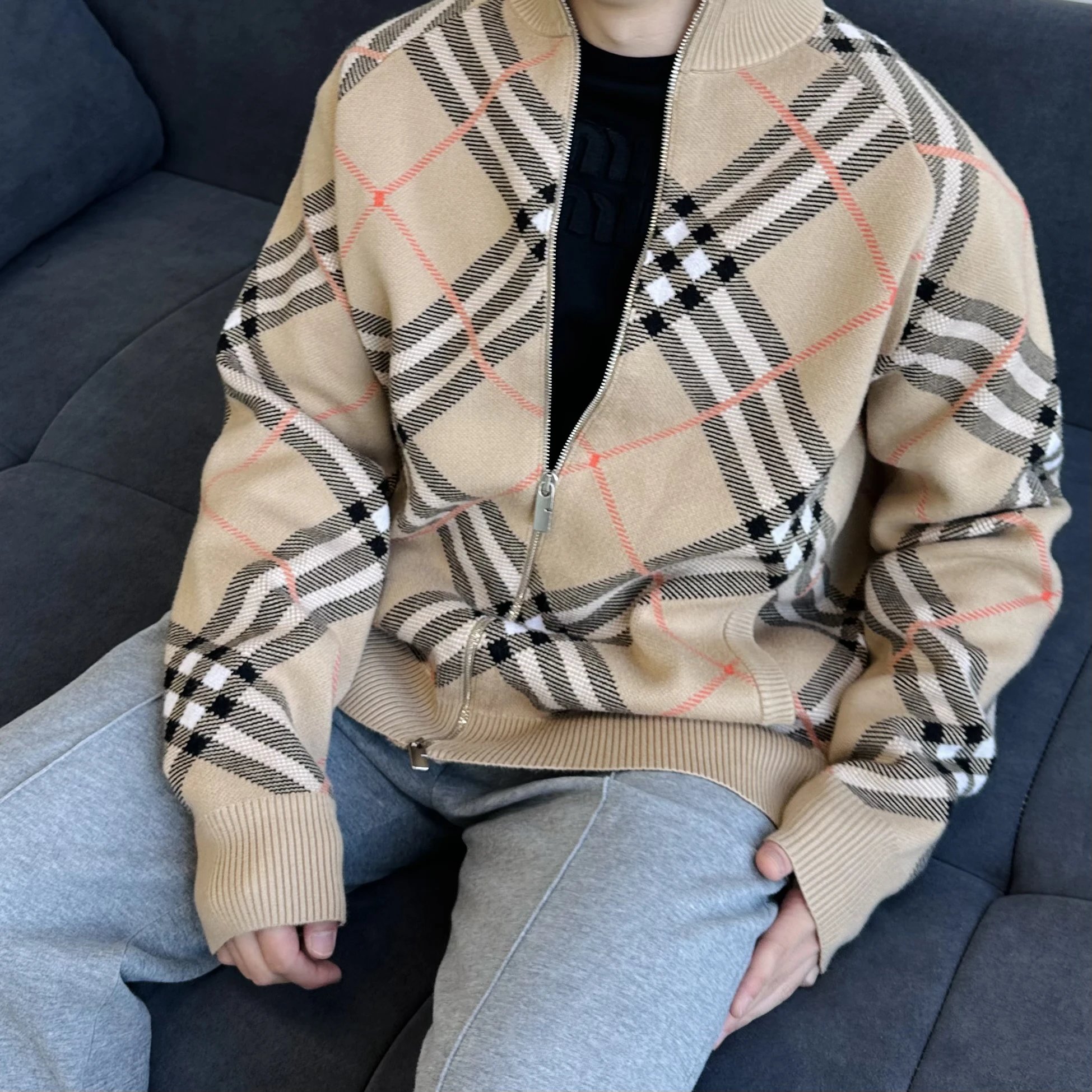 Item ID 8022 Burberr-BBR-2024ss- Classic cross diagonal pattern series - wool coat