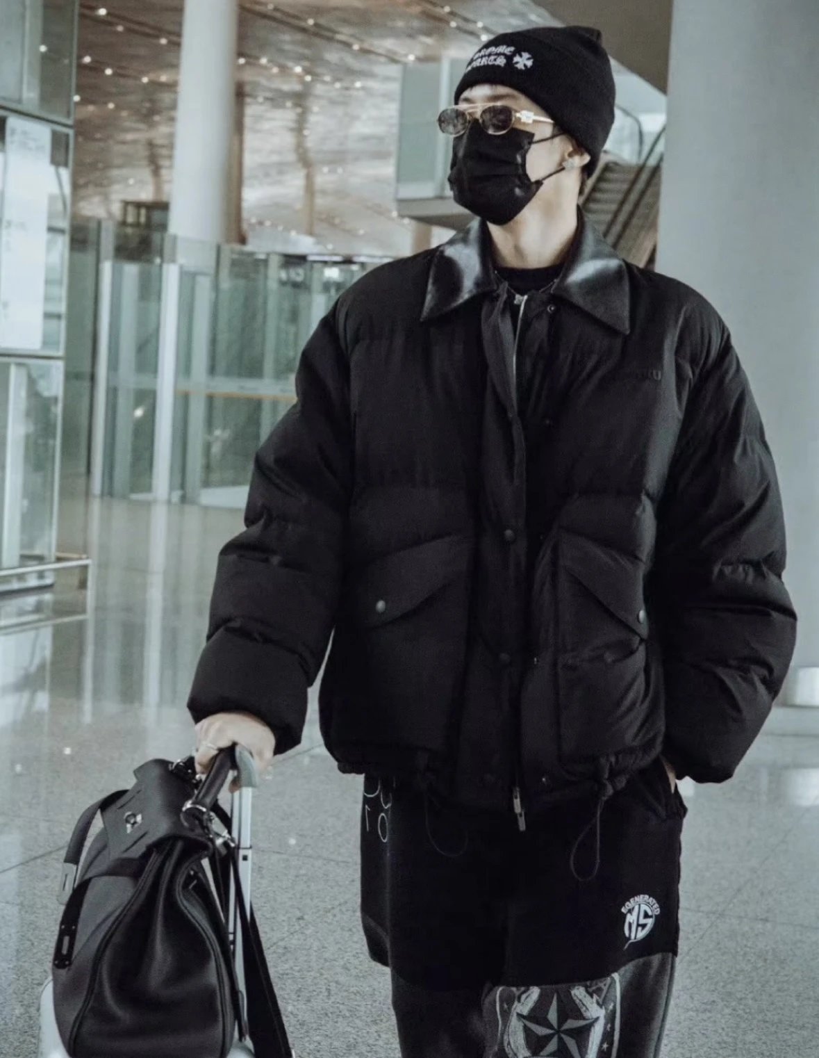 Item ID 8126 M1UM1U Miu Miu FW24“90 white duck down ” Lapel drawstring hem zipper l