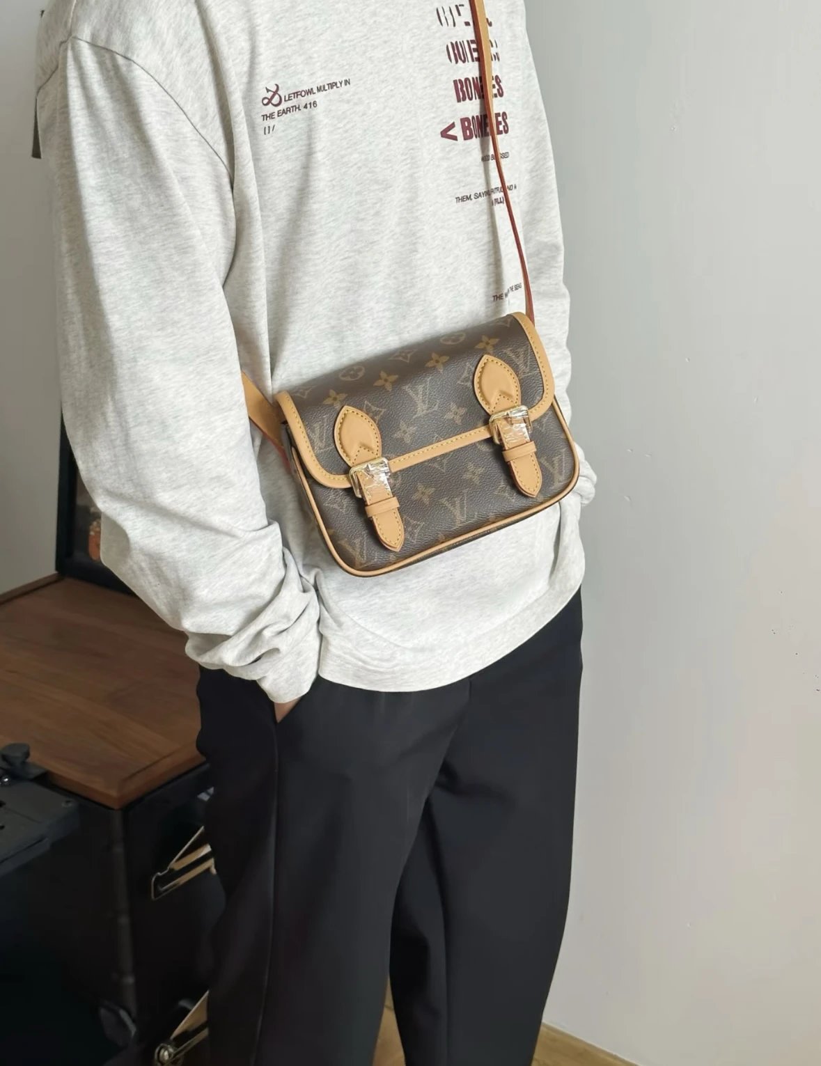 Item ID 8447 Archive _Personal Cardboard - Custom Leather_ Dazzling Metal Piece Mag