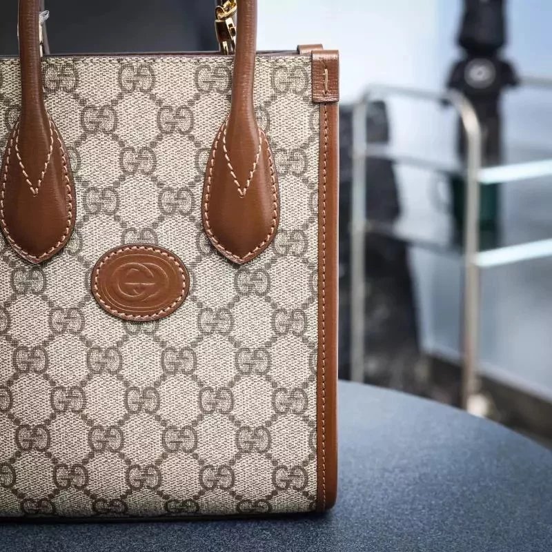 Item ID 8480 GUCCI Gucci GG-Retro Series decorated with interlocking pairs G mini t