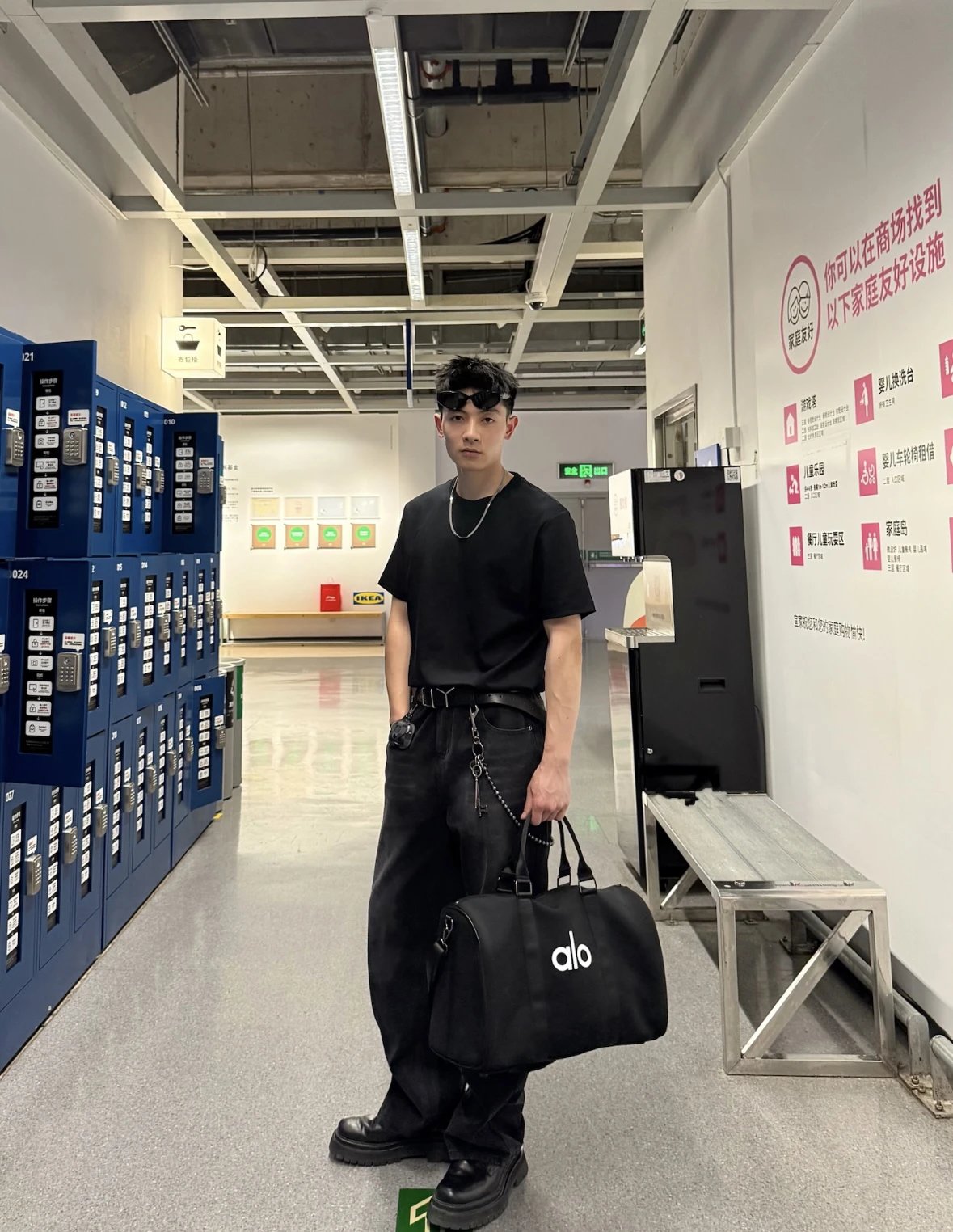 Item ID 8446 Aloyoga large capacity classic chloroprene rubber handbag luggage bag