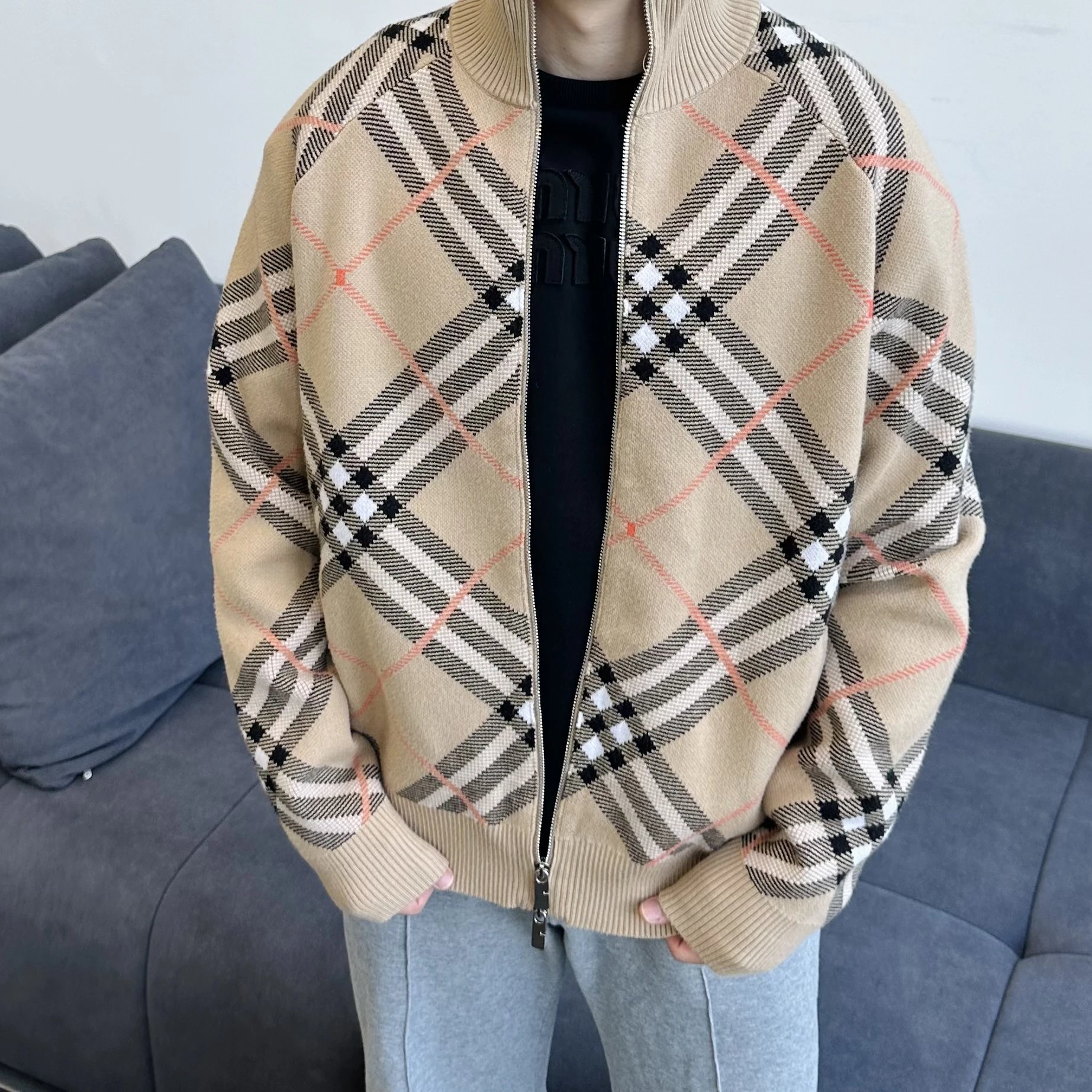 Item ID 8022 Burberr-BBR-2024ss- Classic cross diagonal pattern series - wool coat