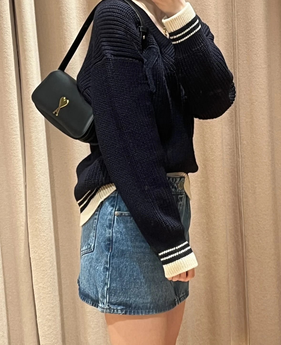 Item ID 8069 AMI love “ Custom weaving and dyeing yarn ” text logo woven stripes V