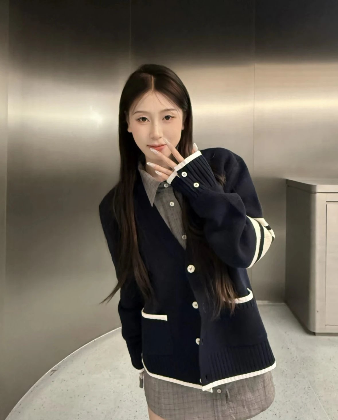 Item ID 8005 striped long sleeves single breasted V collared sweater