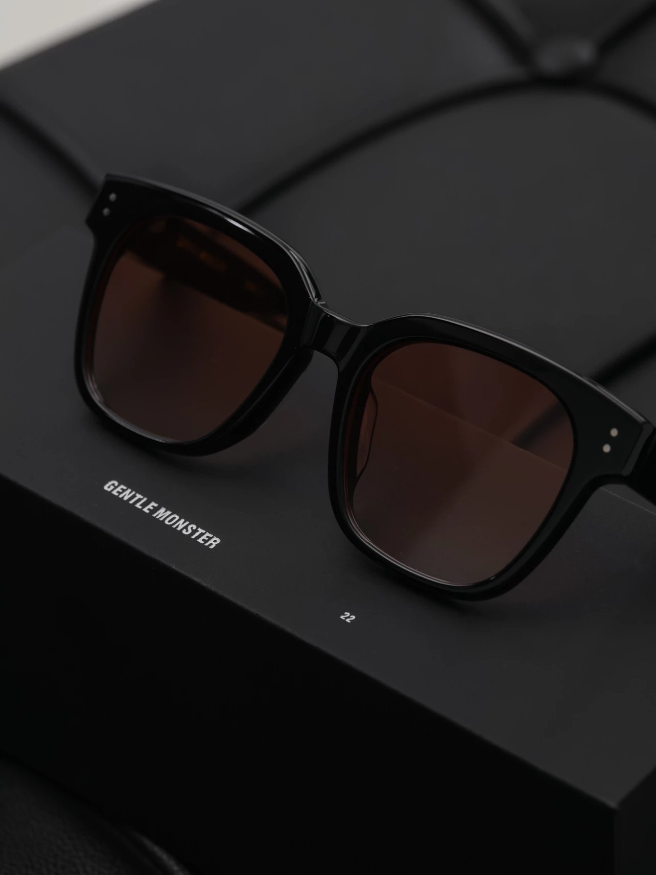 Item ID 8408 Gent1e-M0nster-GM-2024ss-UNAC_N- gradient sunglasses - sunset color -