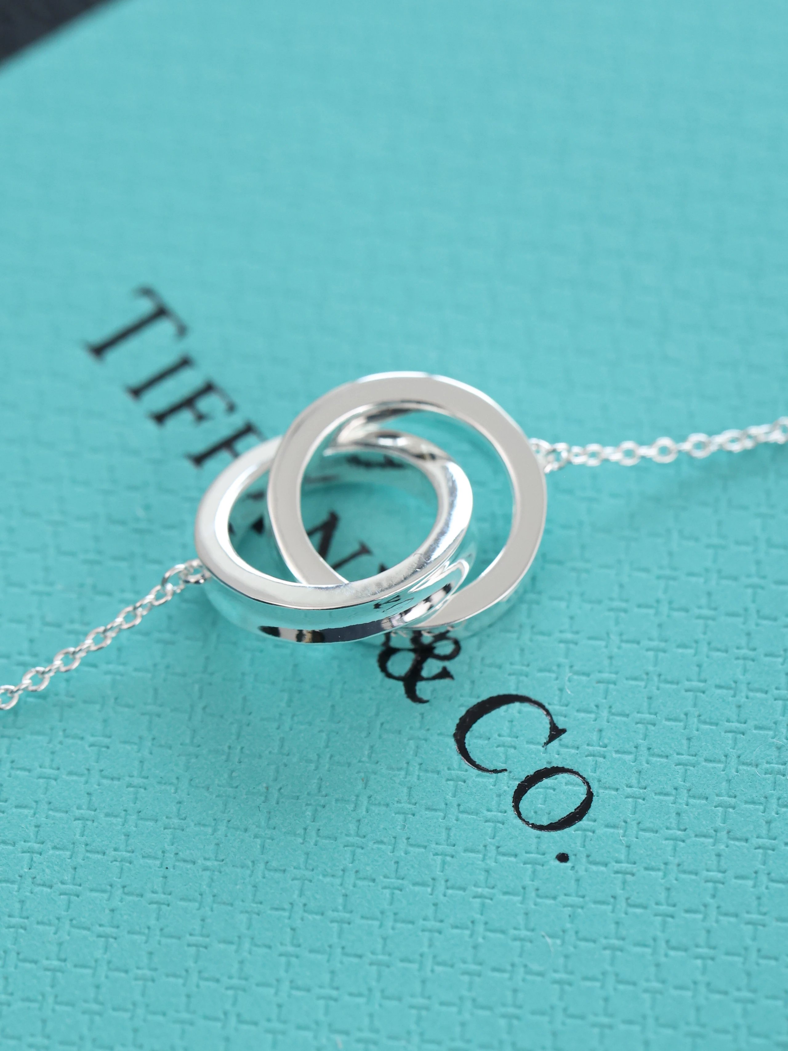 Item ID 8383 T1ffany- Tiffany -1837 Classic double hoop necklace - Ring Lariat Ster