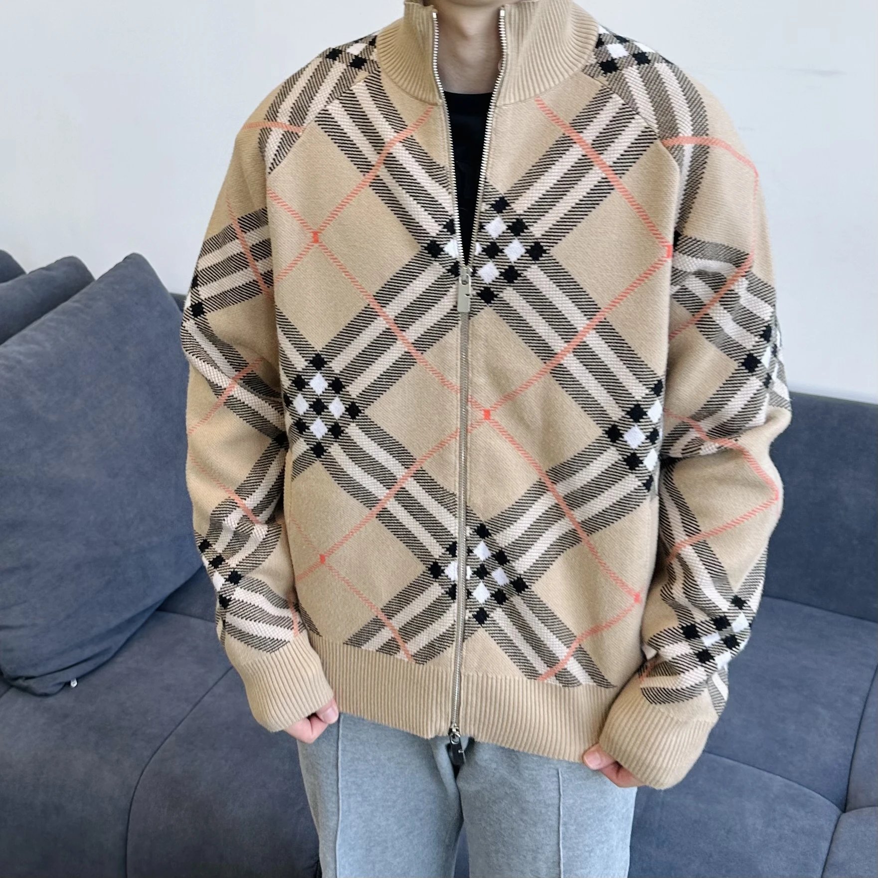 Item ID 8022 Burberr-BBR-2024ss- Classic cross diagonal pattern series - wool coat