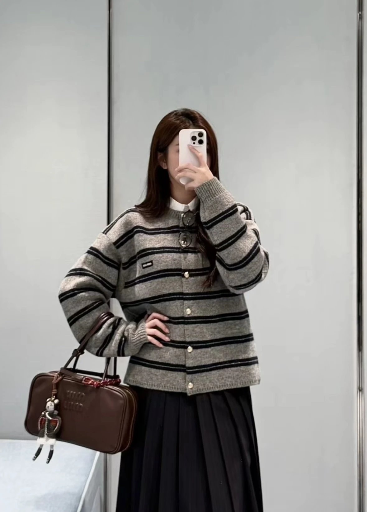 Item ID 8004 M1UM1U Miu Miu double-layer knitted logo patch cardigan with _precise