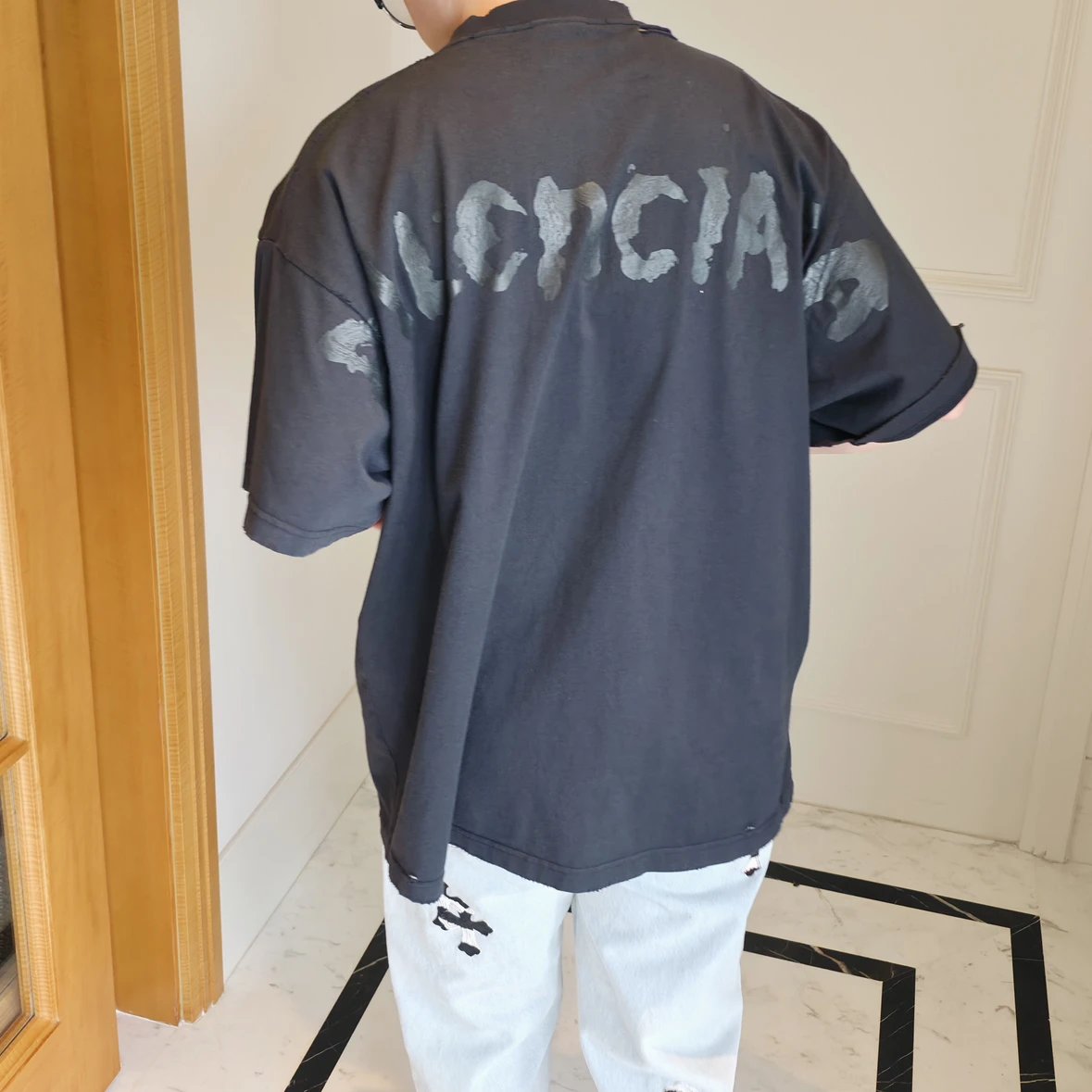 Item ID 8282 Balenc1aga- Paris -2025ss- Embossed Ink Mountain Oil Painting Letters