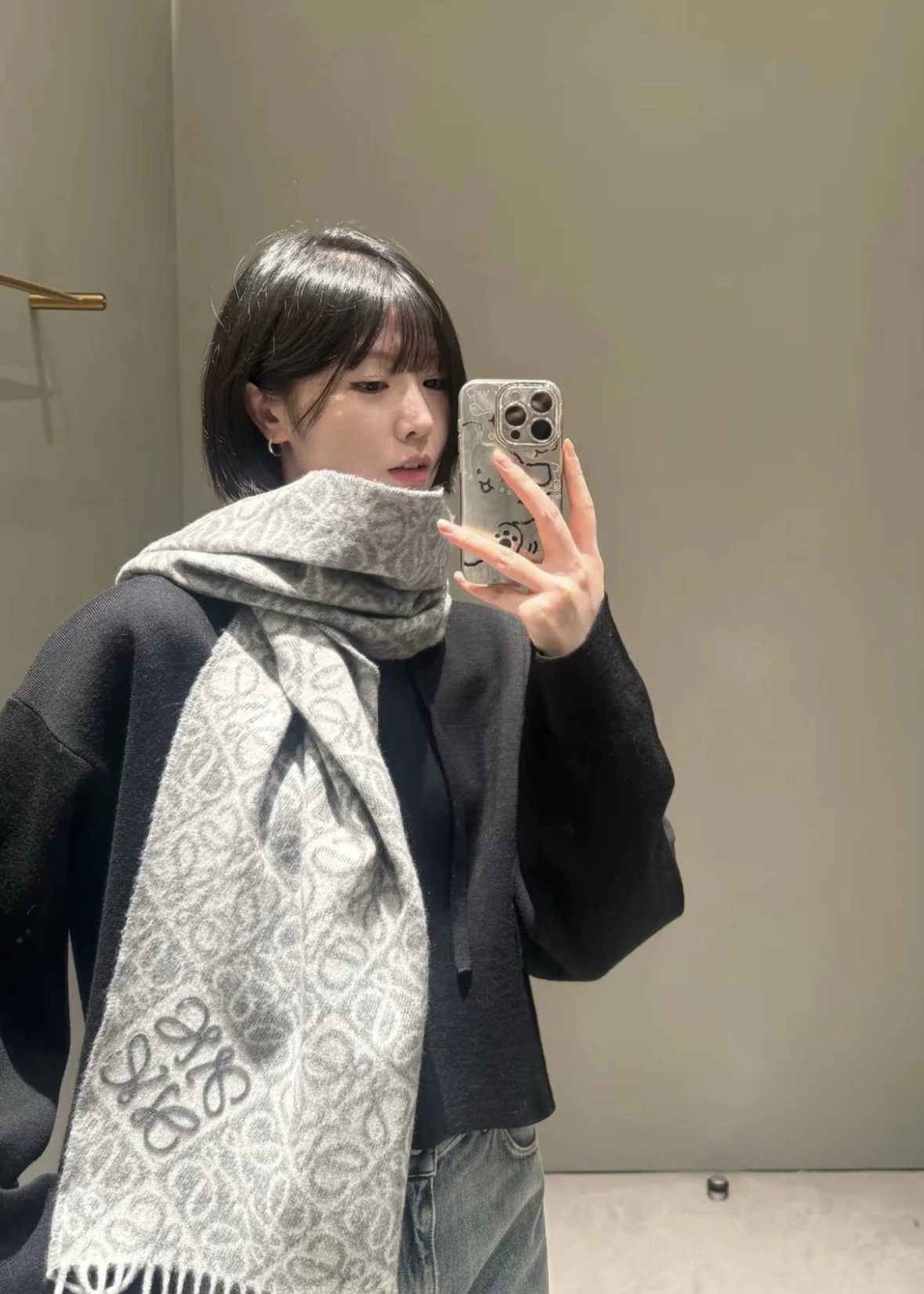 Item ID 8528 L0EWE- corner Anagram Tufted embroidered relief “90% wool blend ” men'