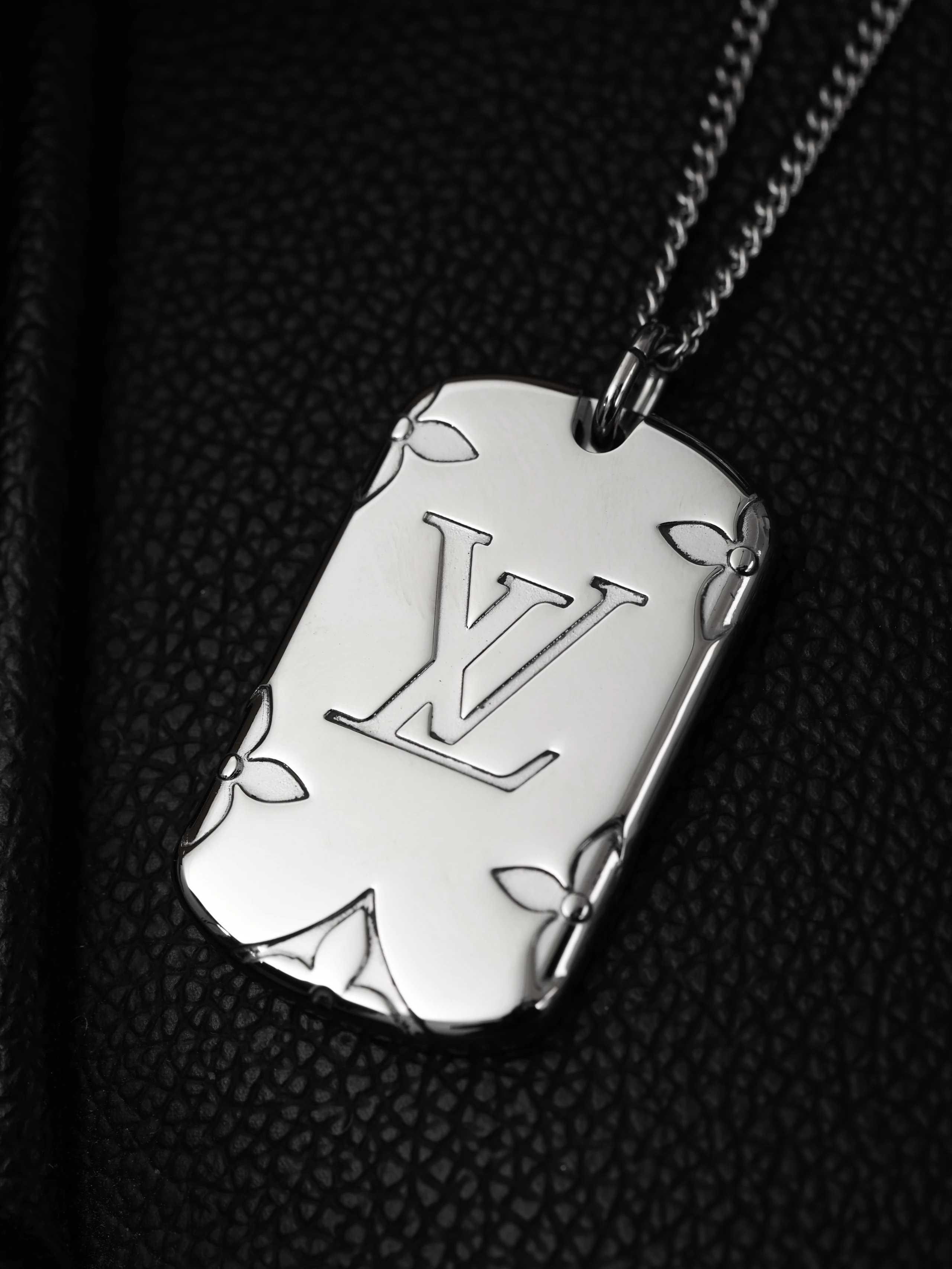 Item ID 8369 Advanced customization - Opening nameplate sweater chain - Classic - M