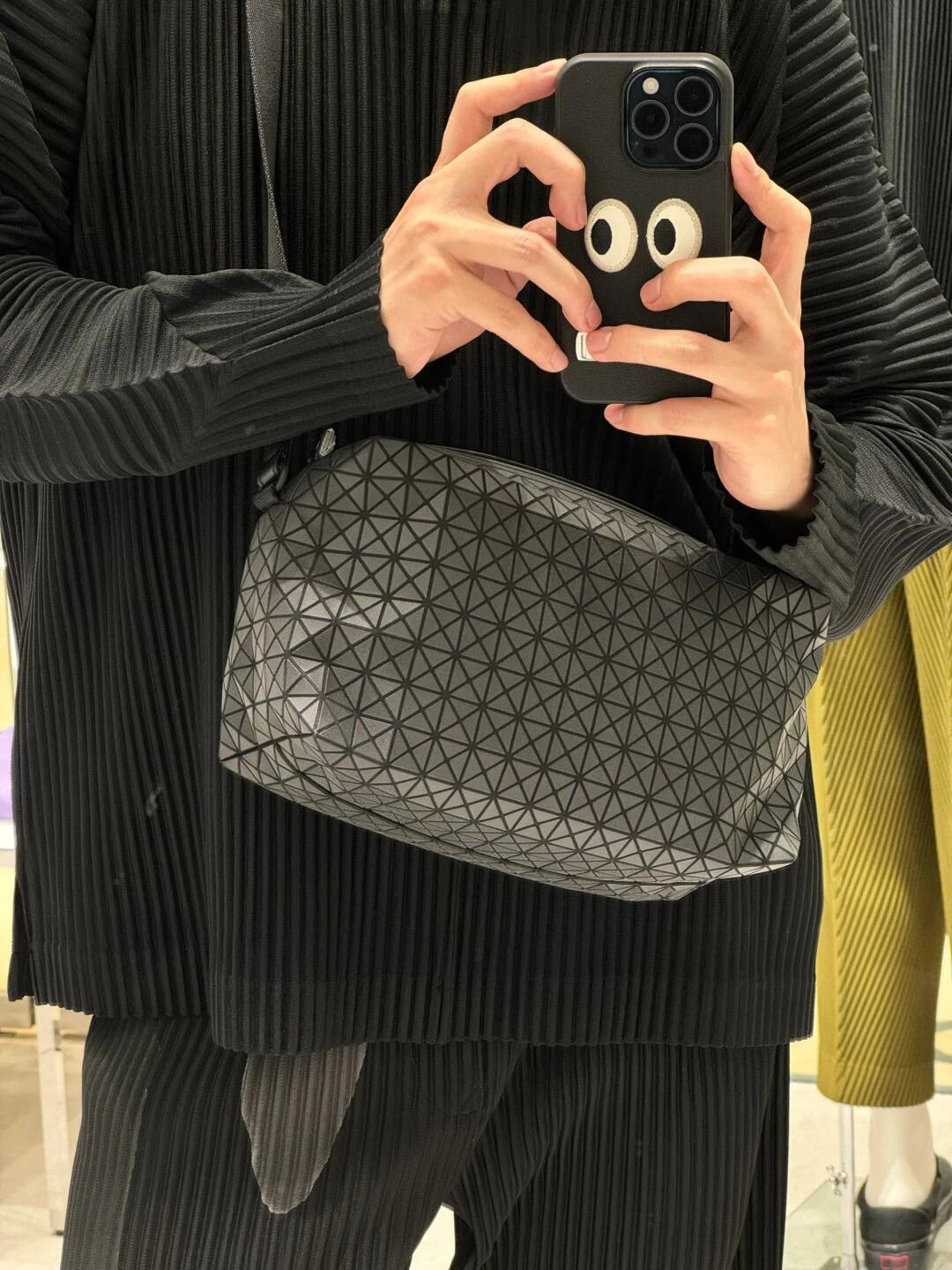 Item ID 8490 Issey-M1yaki- Issey Miyake -Kuro-saddle-PVC diamond camera bag - Matte