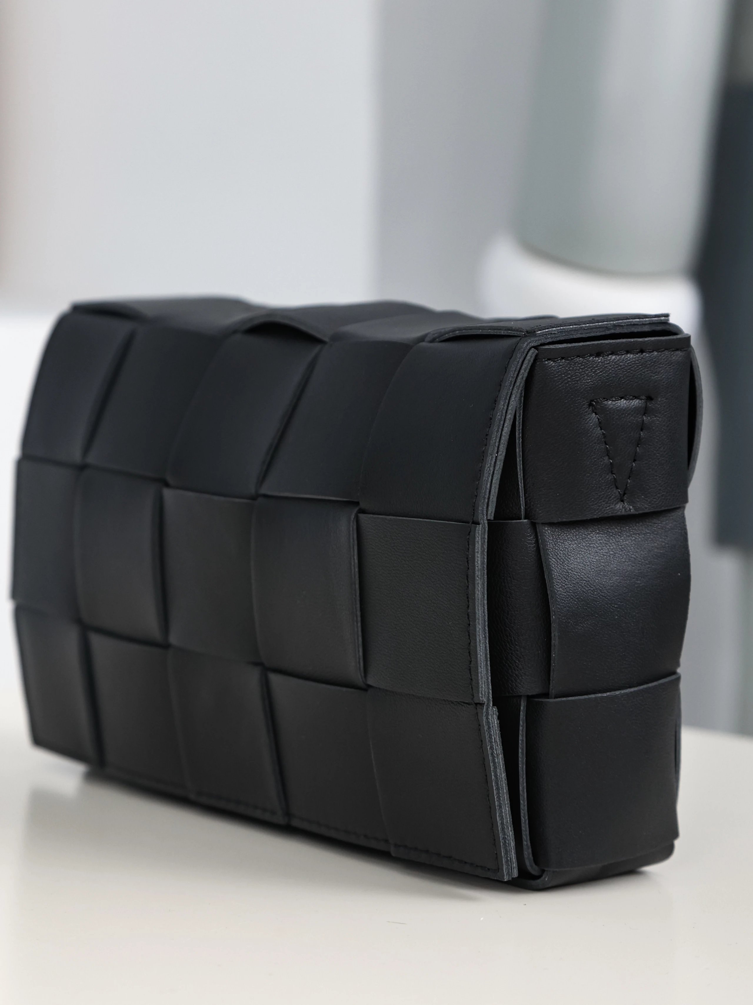 Item ID 8449 B0ttega Veneta - Bottega Veneta - CASSETTE - Crossbody Bag -15 Grid Wo