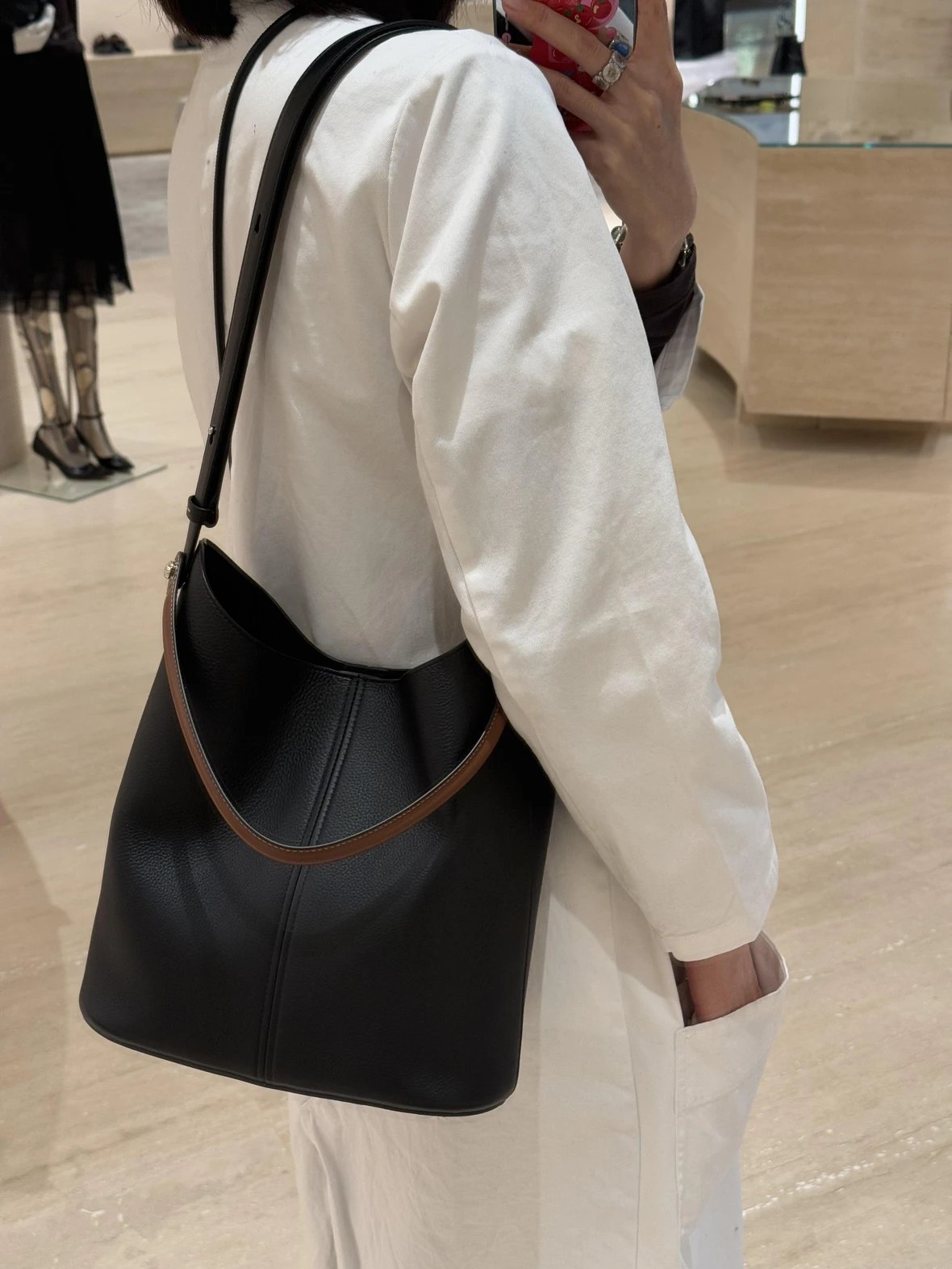 Item ID 8498 Maison-Mag1ela Magira Press age contrasting shoulder straps black brow