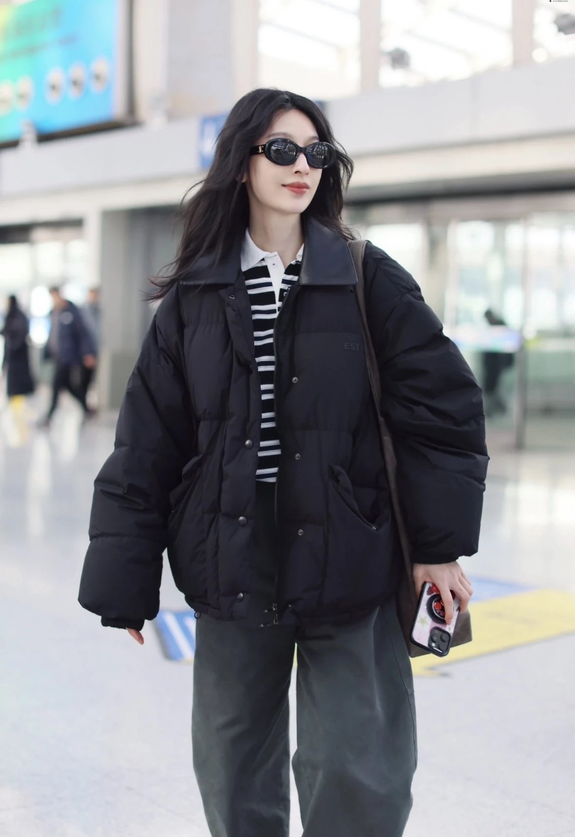 Item ID 8126 M1UM1U Miu Miu FW24“90 white duck down ” Lapel drawstring hem zipper l