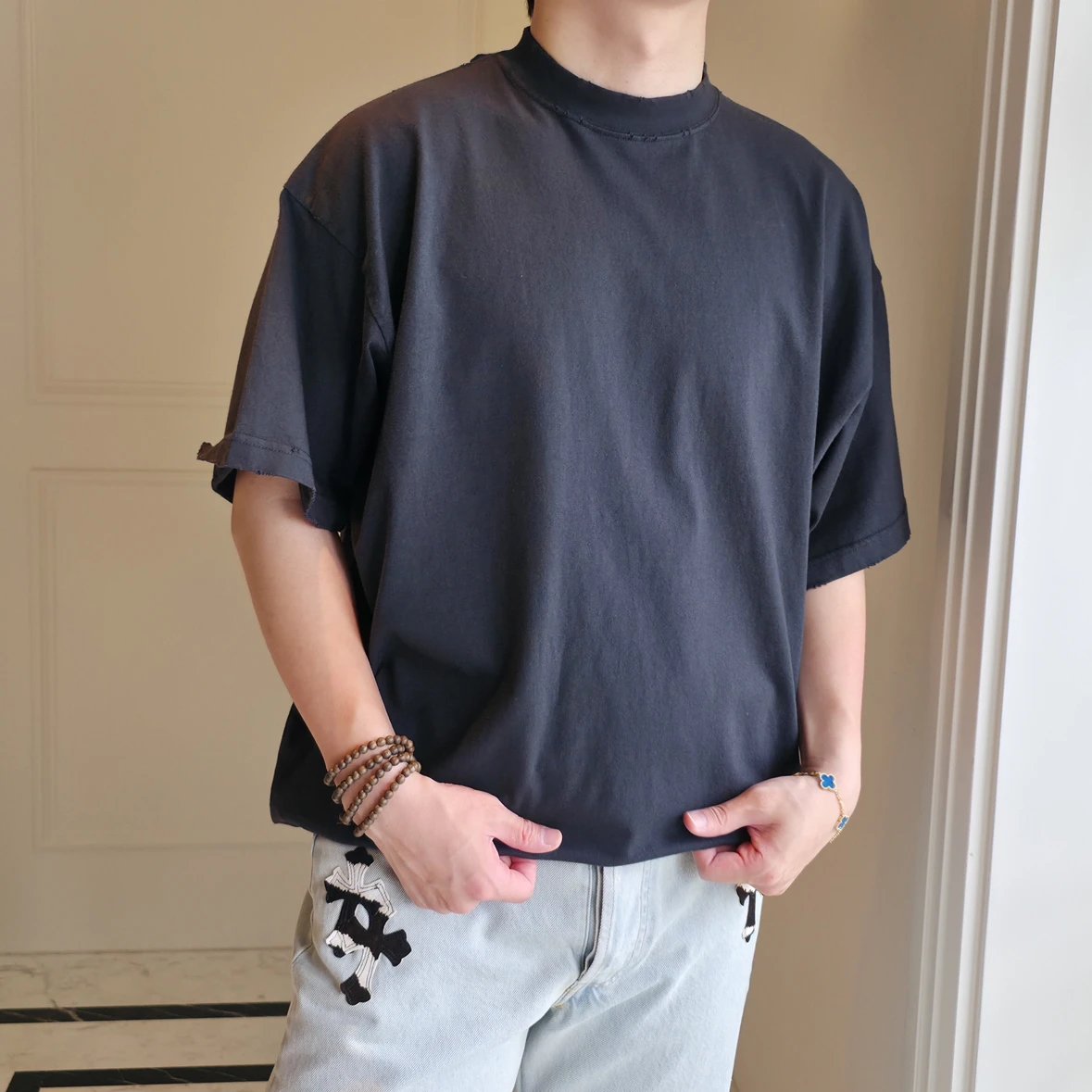 Item ID 8282 Balenc1aga- Paris -2025ss- Embossed Ink Mountain Oil Painting Letters