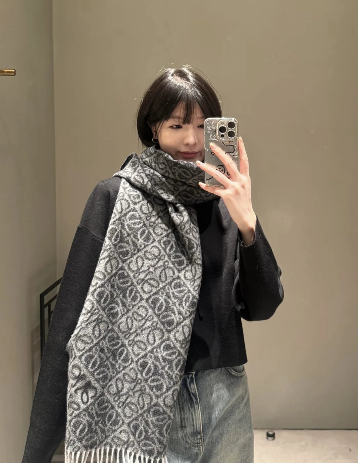 Item ID 8528 L0EWE- corner Anagram Tufted embroidered relief “90% wool blend ” men'