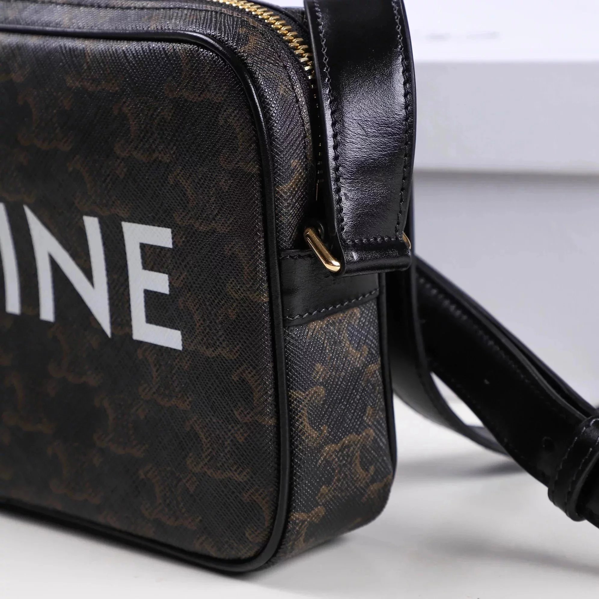 Item ID 8453 Celine- Arc de Triomphe - Classic presbyopic leather - messenger bag -