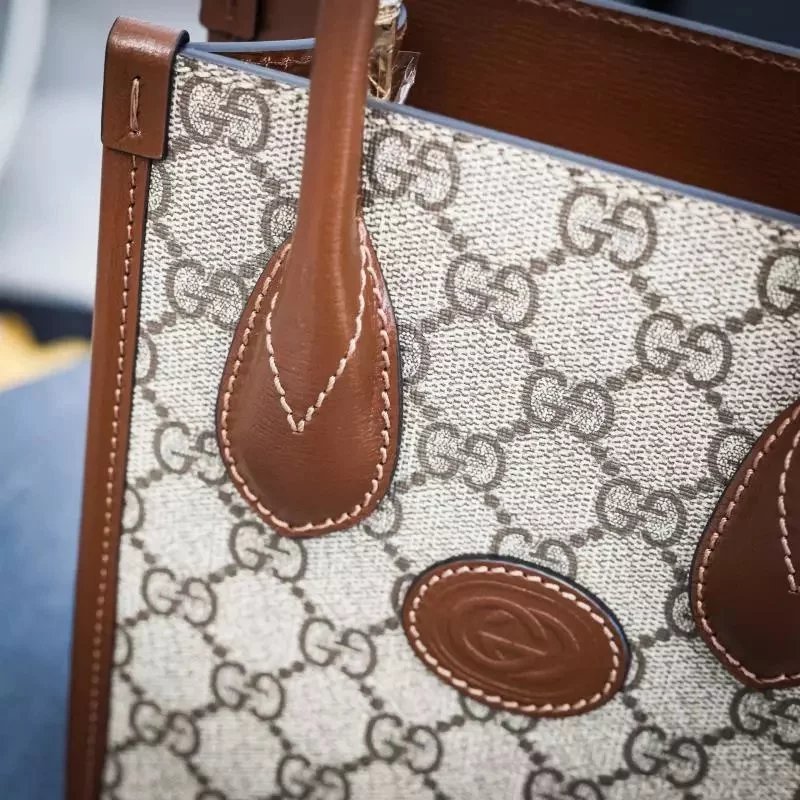 Item ID 8480 GUCCI Gucci GG-Retro Series decorated with interlocking pairs G mini t