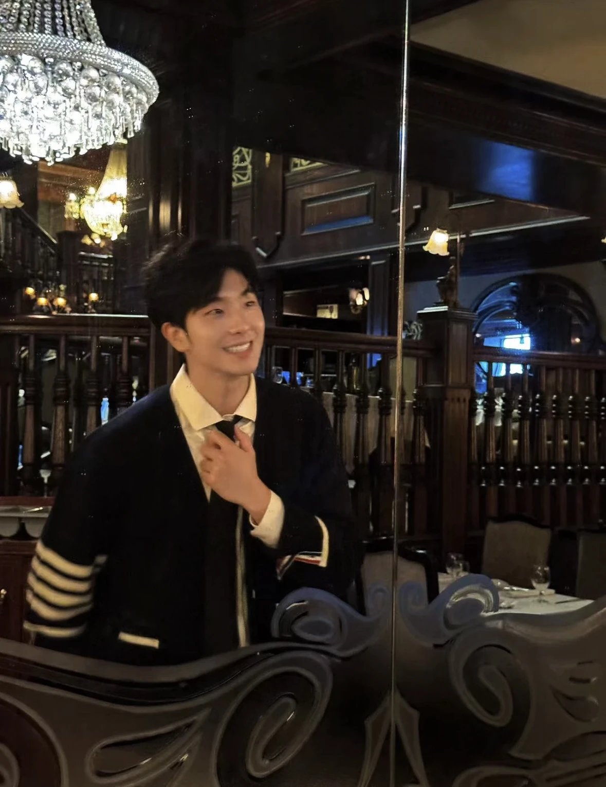 Item ID 8005 striped long sleeves single breasted V collared sweater