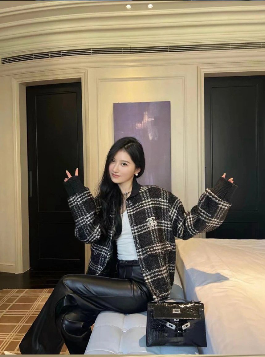 Item ID 8026 CHANE1- Chanel 22k Tweed Black and White Checkered Floral Coat - Black