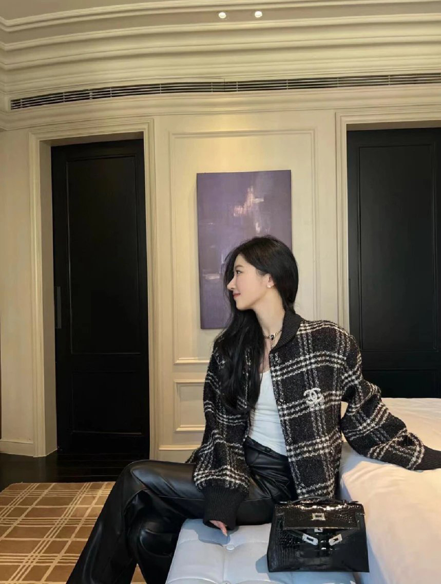Item ID 8026 CHANE1- Chanel 22k Tweed Black and White Checkered Floral Coat - Black