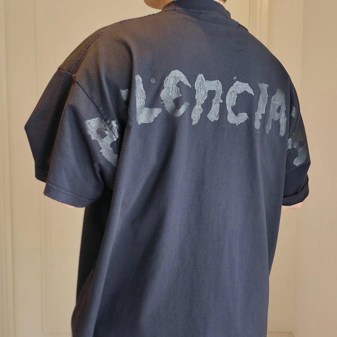 Item ID 8282 Balenc1aga- Paris -2025ss- Embossed Ink Mountain Oil Painting Letters