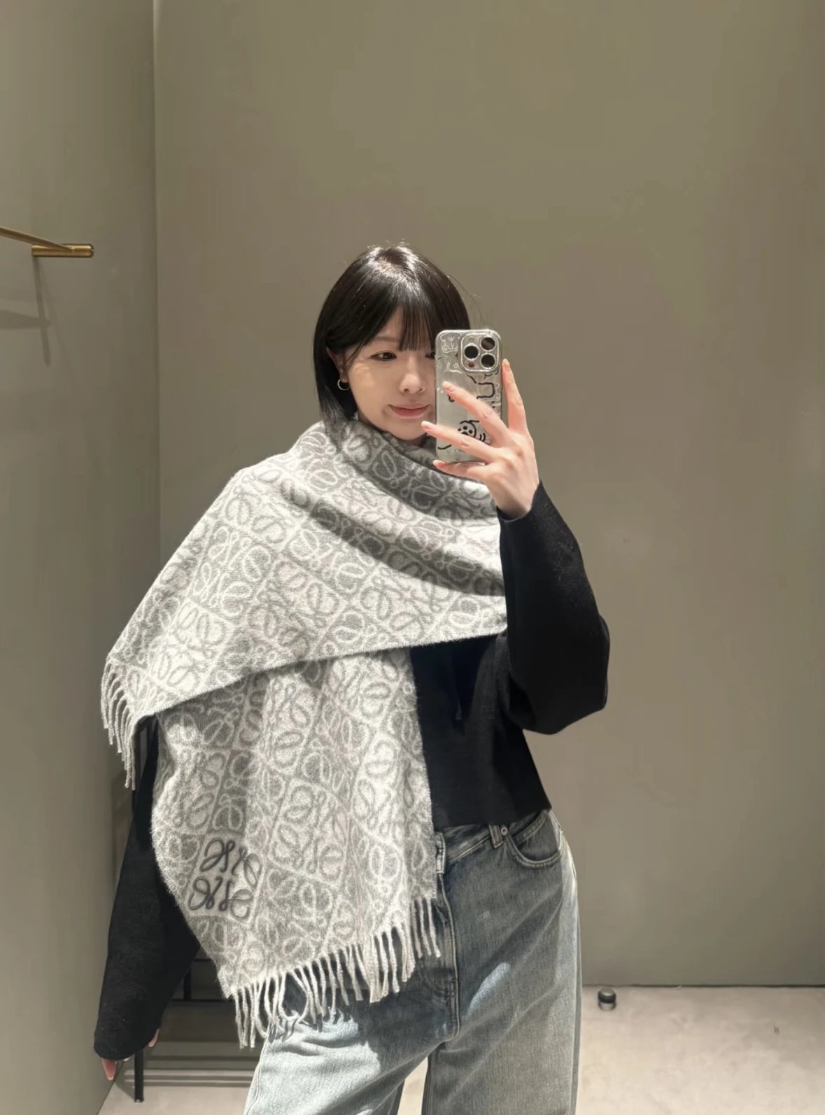 Item ID 8528 L0EWE- corner Anagram Tufted embroidered relief “90% wool blend ” men'