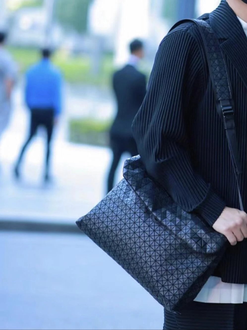 Item ID 8489 Issey Miyaki - Miyake Lifetime -2021 FW Kuro - Miyake Lingge Bag - Tor