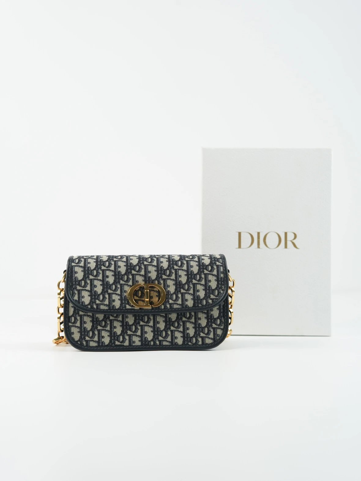 Item ID 8448 Avenue-CD- Buckle flap closure Oblique Printed fabric shoulder crossbo
