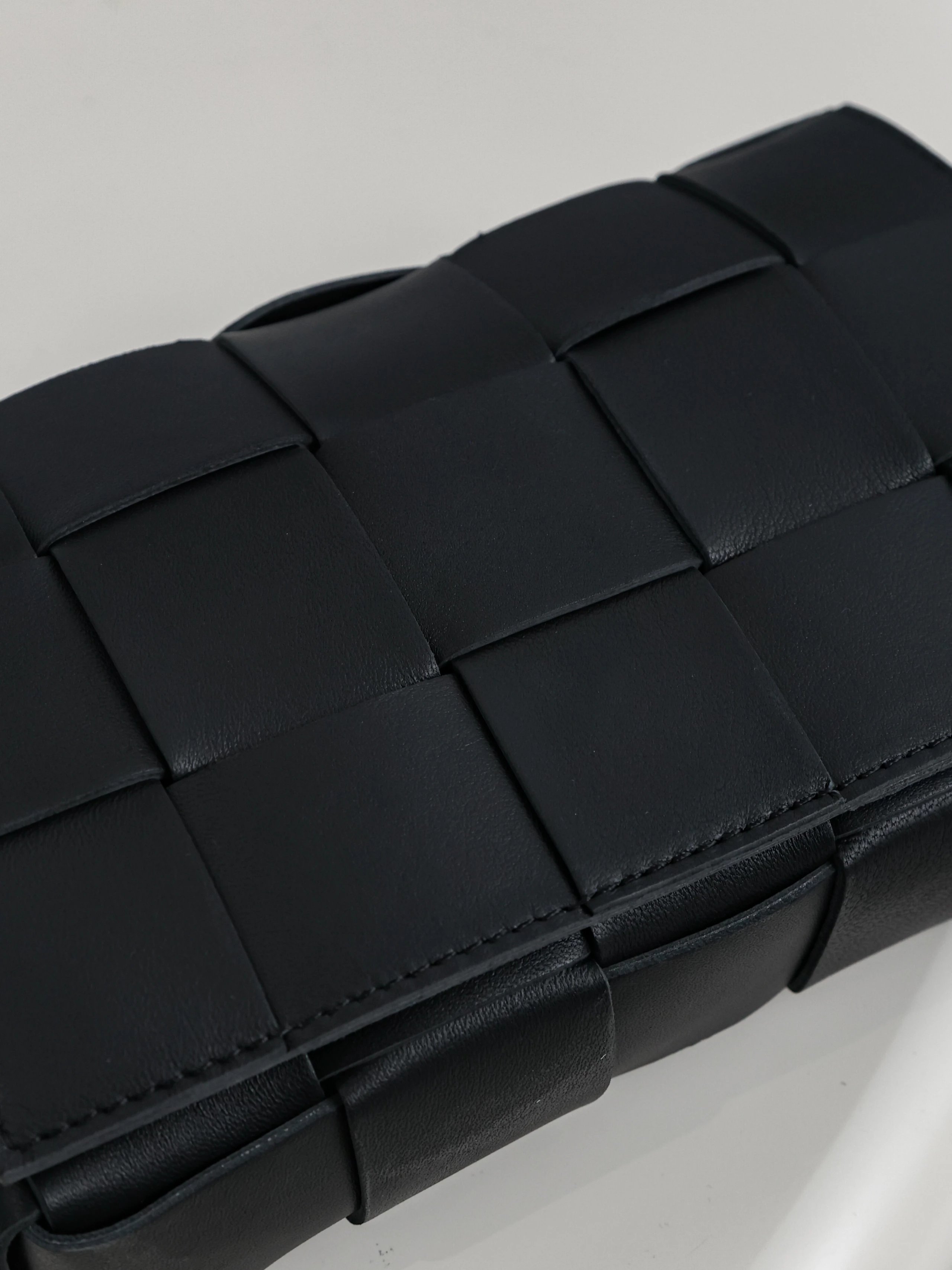 Item ID 8449 B0ttega Veneta - Bottega Veneta - CASSETTE - Crossbody Bag -15 Grid Wo